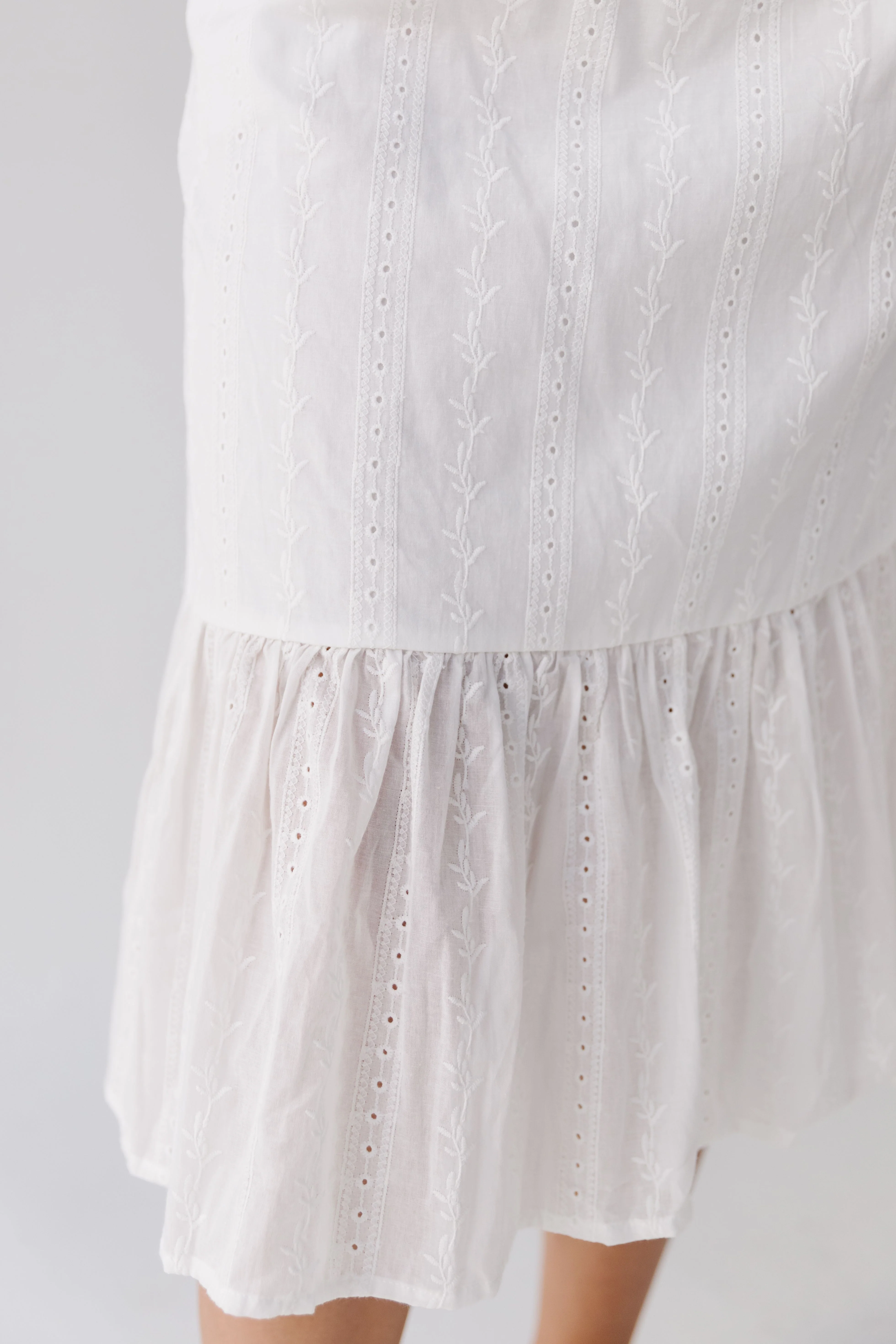 THE EVERLEIGH EYELET RUFFLE SKIRT IN WHITE - Image 6