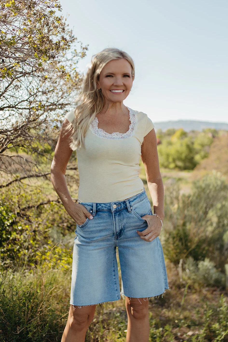 THE EVERLY LACE TEE IN YELLOW
