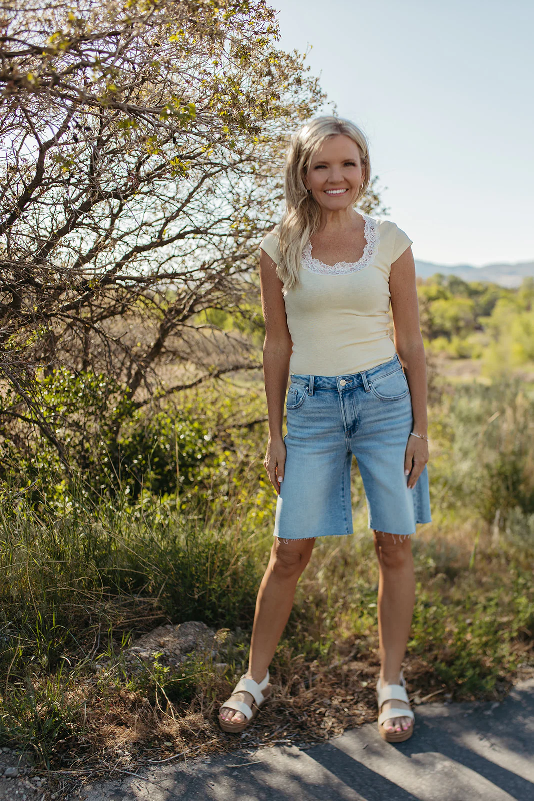 THE EVERLY LACE TEE IN YELLOW - Image 3