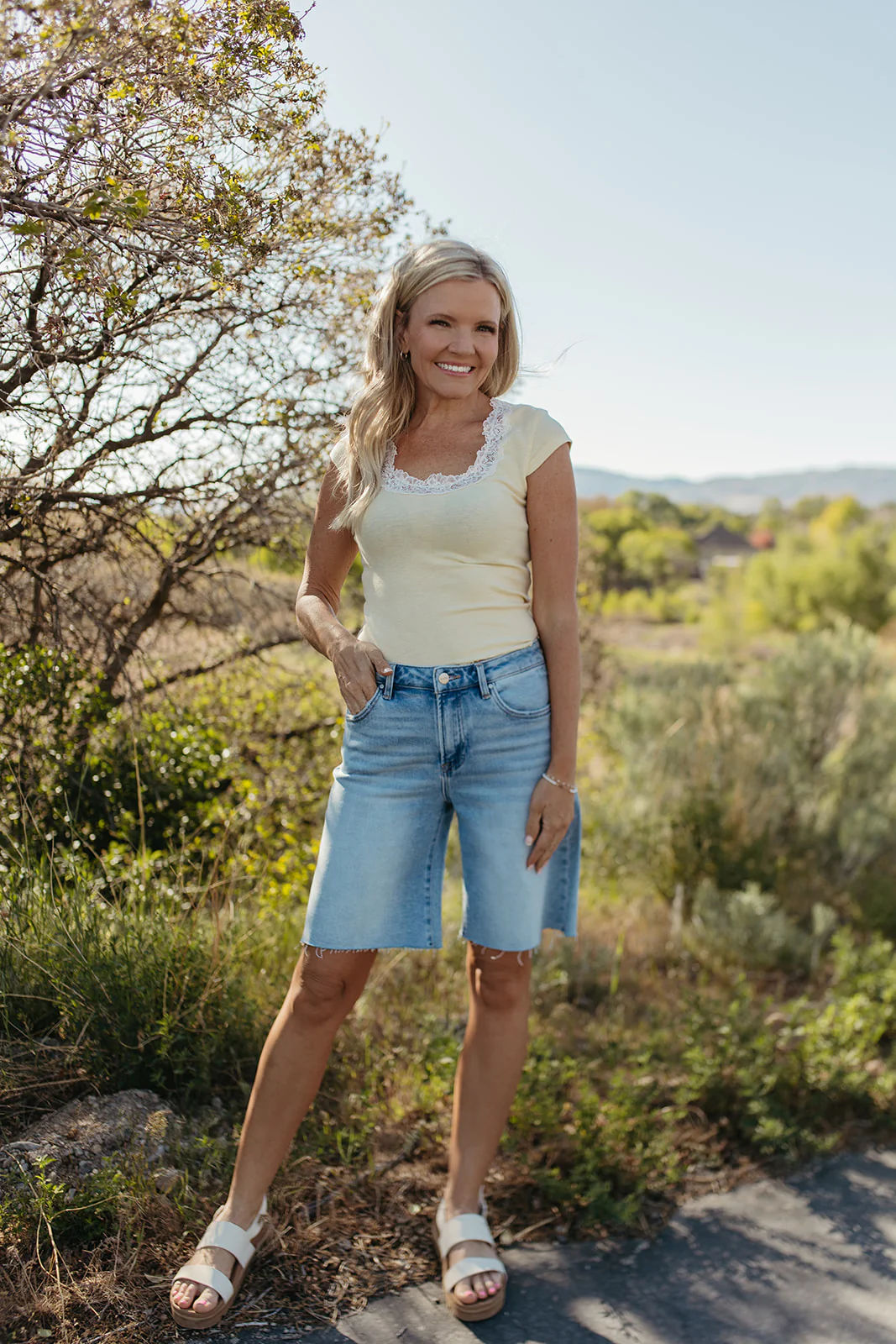 THE EVERLY LACE TEE IN YELLOW - Image 4