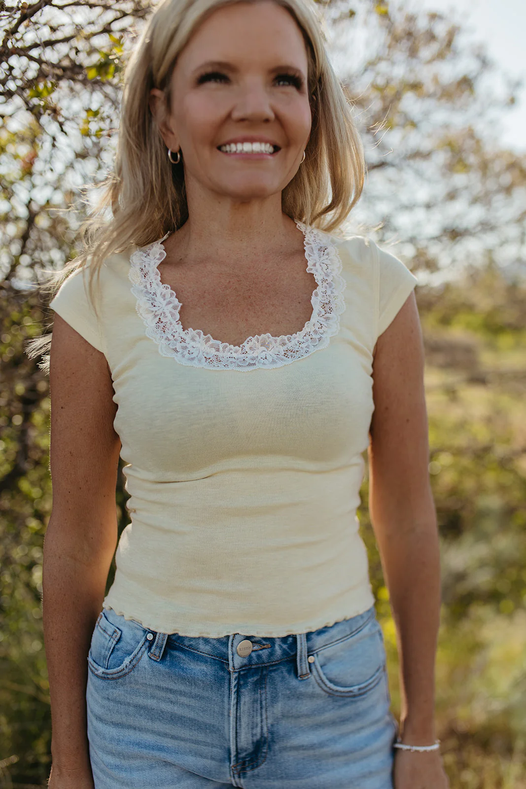 THE EVERLY LACE TEE IN YELLOW - Image 8