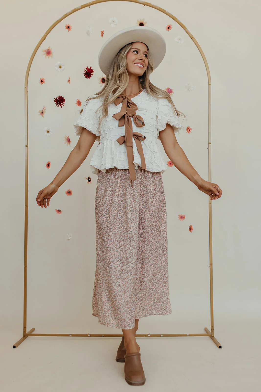 THE FELICITY FLORAL CRINKLE MIDI SKIRT IN CLAY/CREAM - Image 4