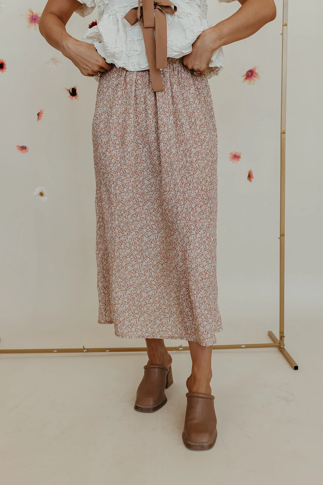 THE FELICITY FLORAL CRINKLE MIDI SKIRT IN CLAY/CREAM - Image 5
