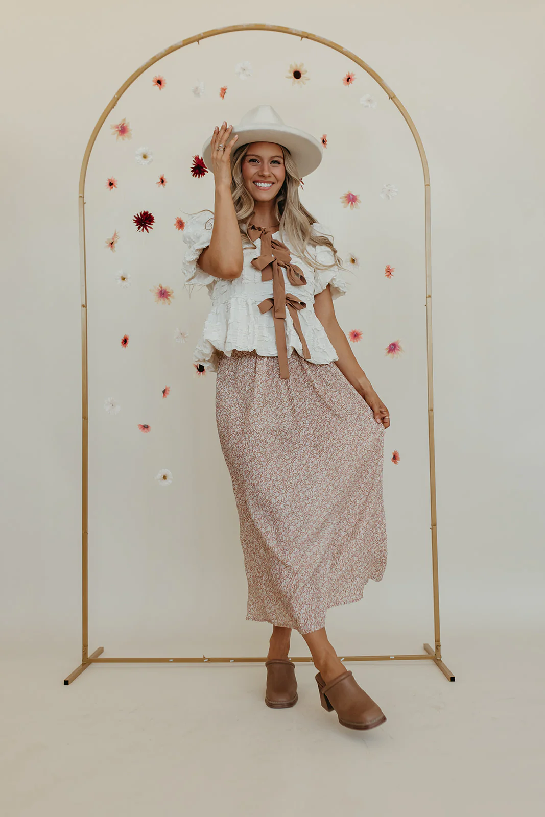 THE FELICITY FLORAL CRINKLE MIDI SKIRT IN CLAY/CREAM - Image 6