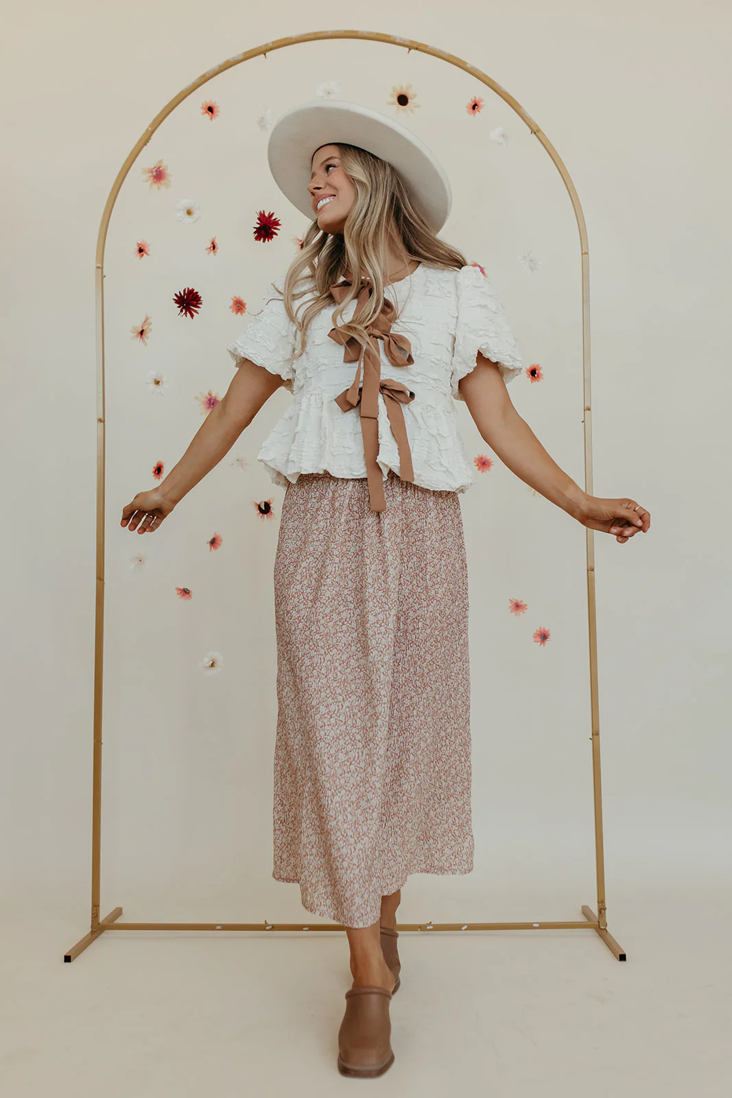 THE FELICITY FLORAL CRINKLE MIDI SKIRT IN CLAY/CREAM - Image 7