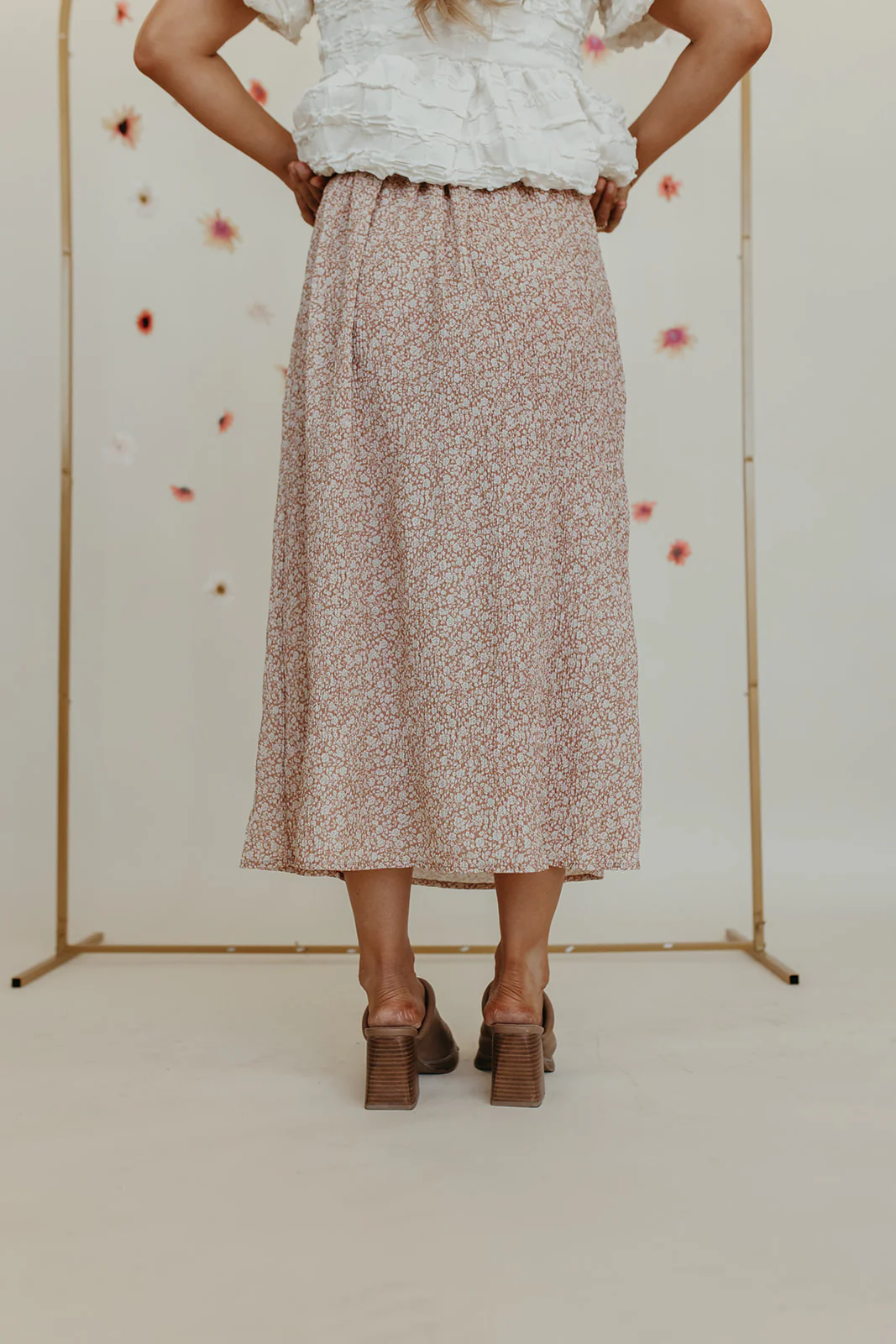 THE FELICITY FLORAL CRINKLE MIDI SKIRT IN CLAY/CREAM - Image 9