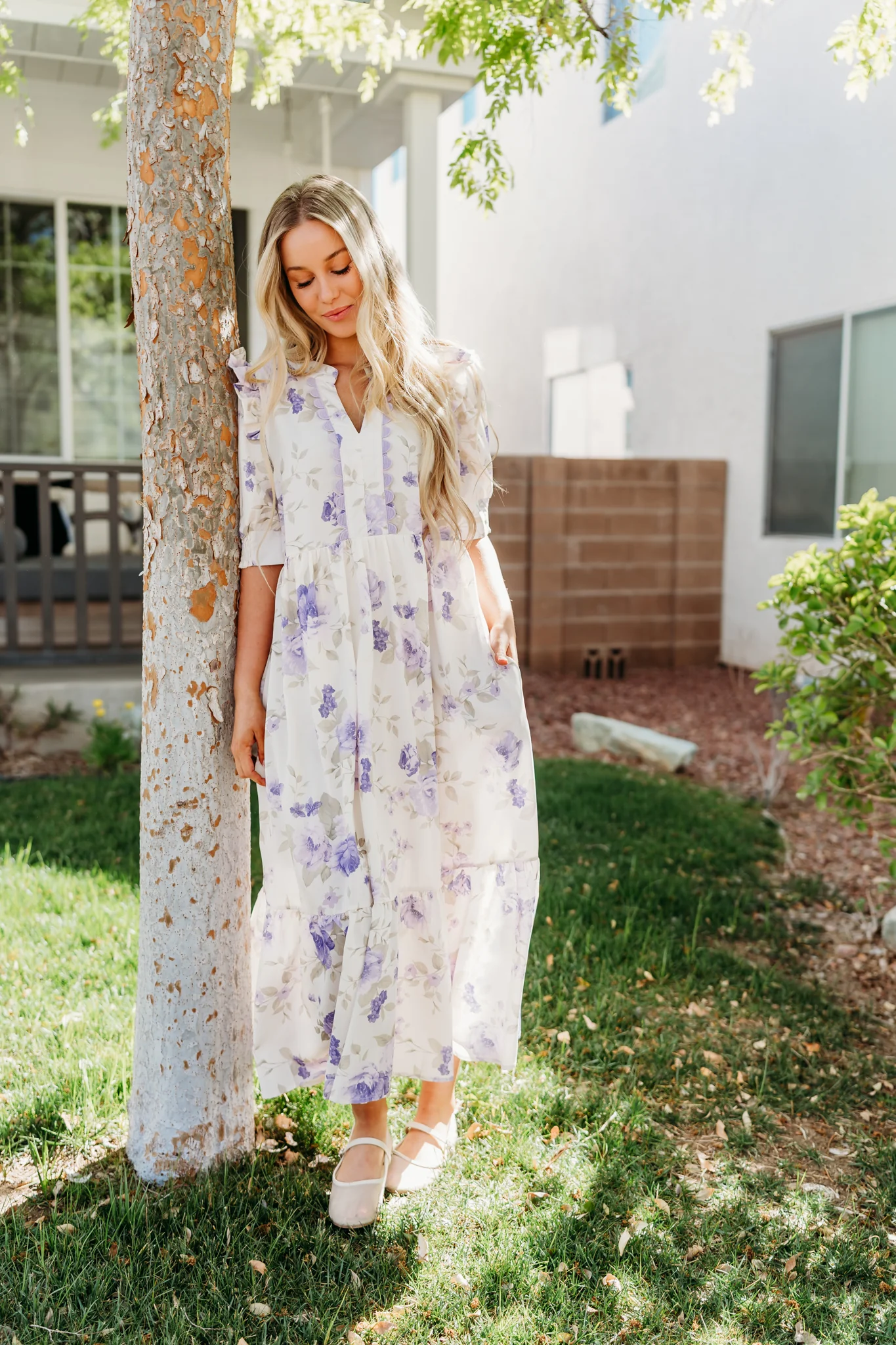 THE FINLEE FLORAL MIDI DRESS IN LILAC - Image 4