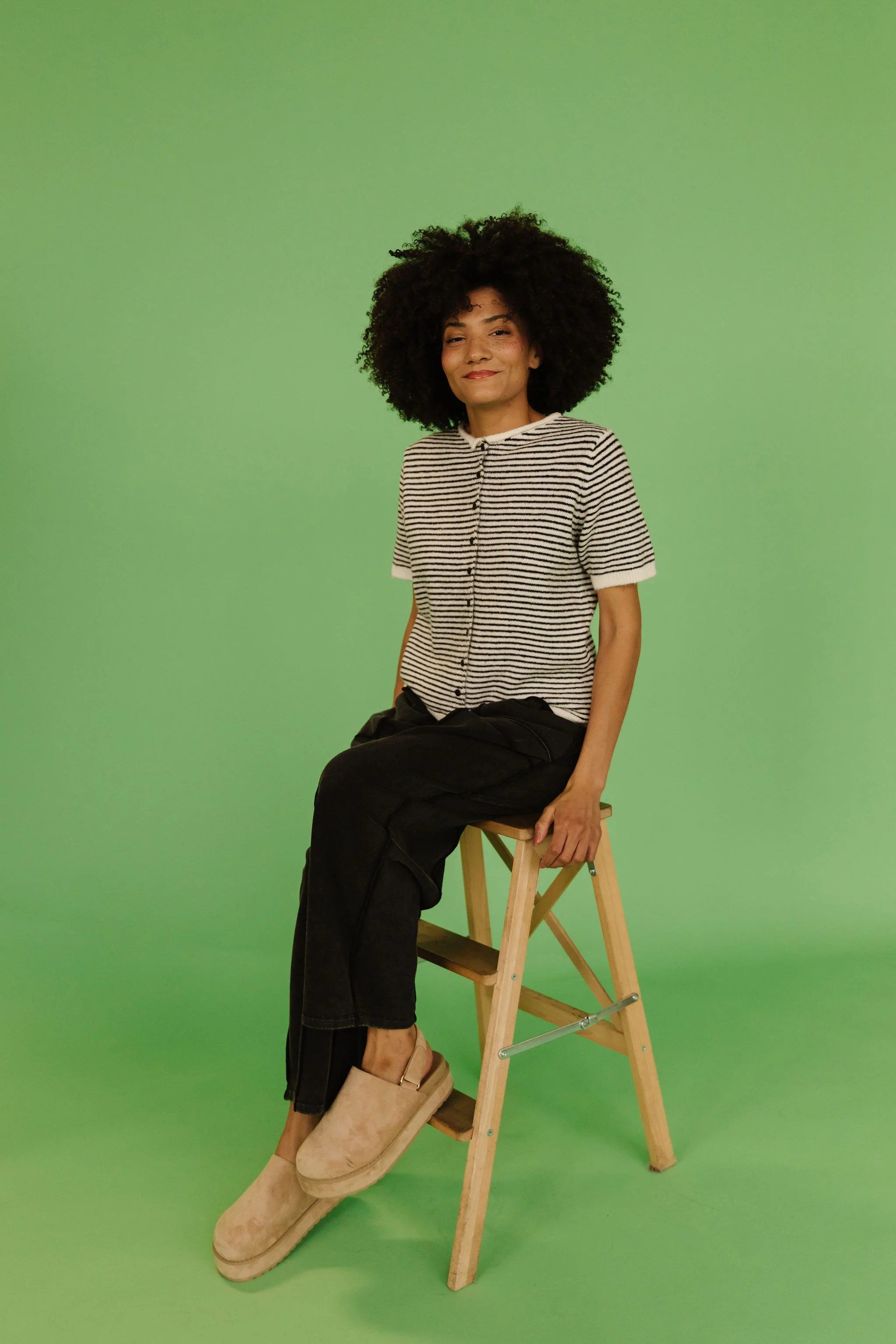 THE GAIA BARREL KNIT UTILITY PANTS IN BLACK - Image 3
