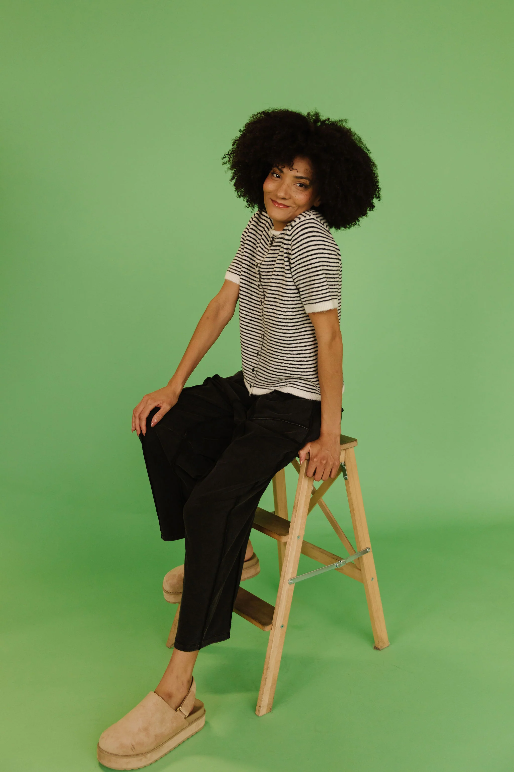 THE GAIA BARREL KNIT UTILITY PANTS IN BLACK - Image 4