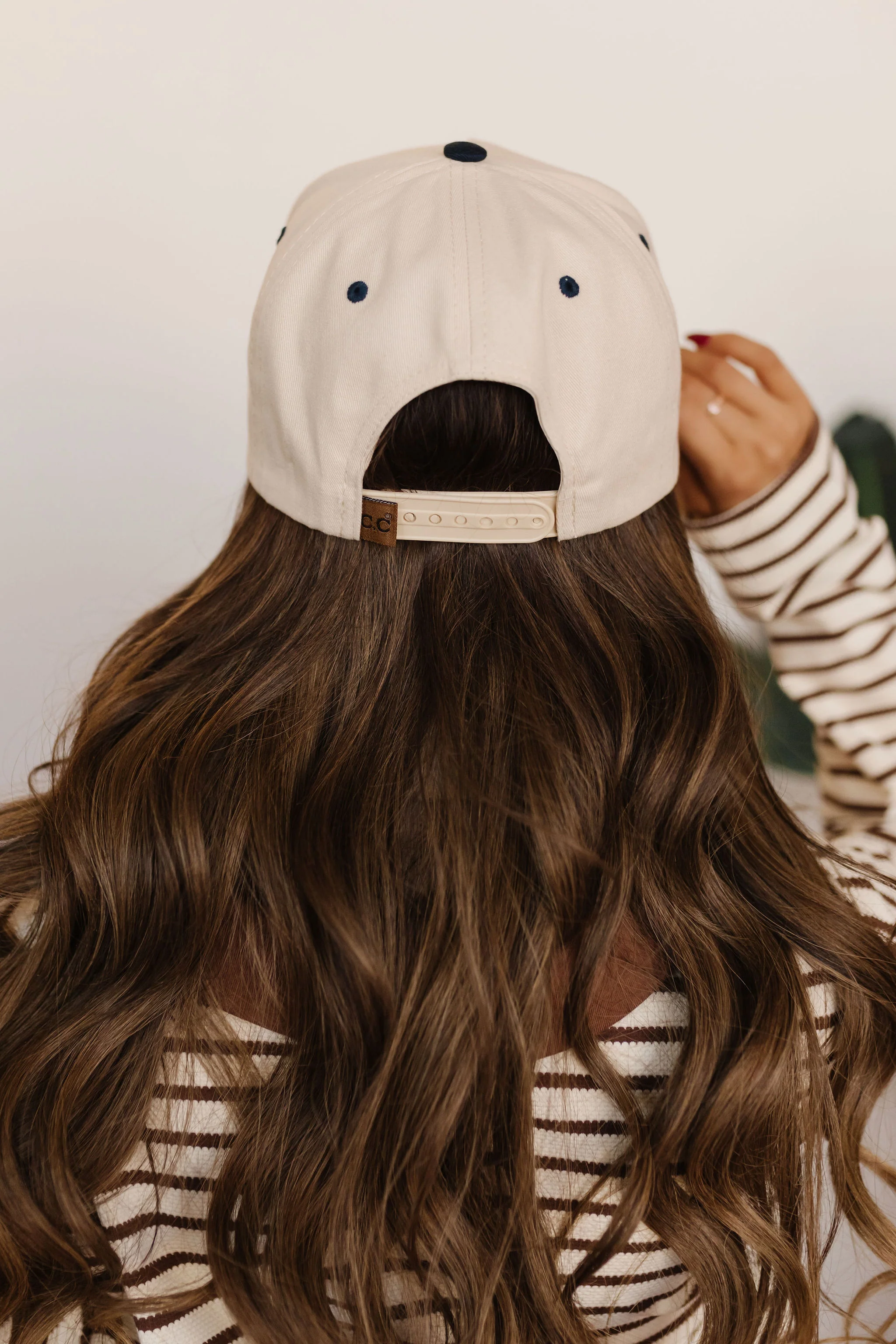 THE GAMEDAY CLUB TWO TONE BASEBALL CAP - Image 7
