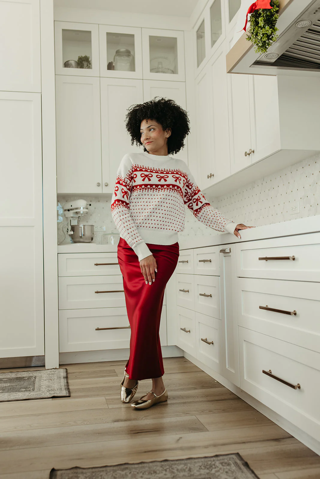 THE HARTLEE BOW SWEATER IN CREAM - Image 4
