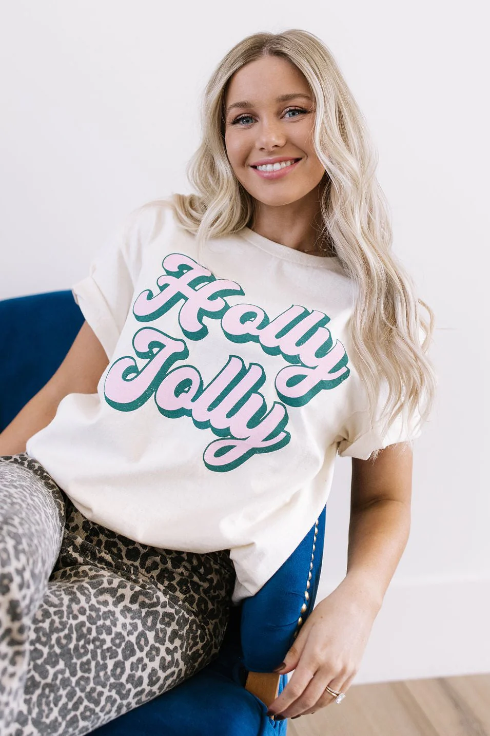 THE HOLLY JOLLY GRAPHIC TEE IN IVORY - Image 2
