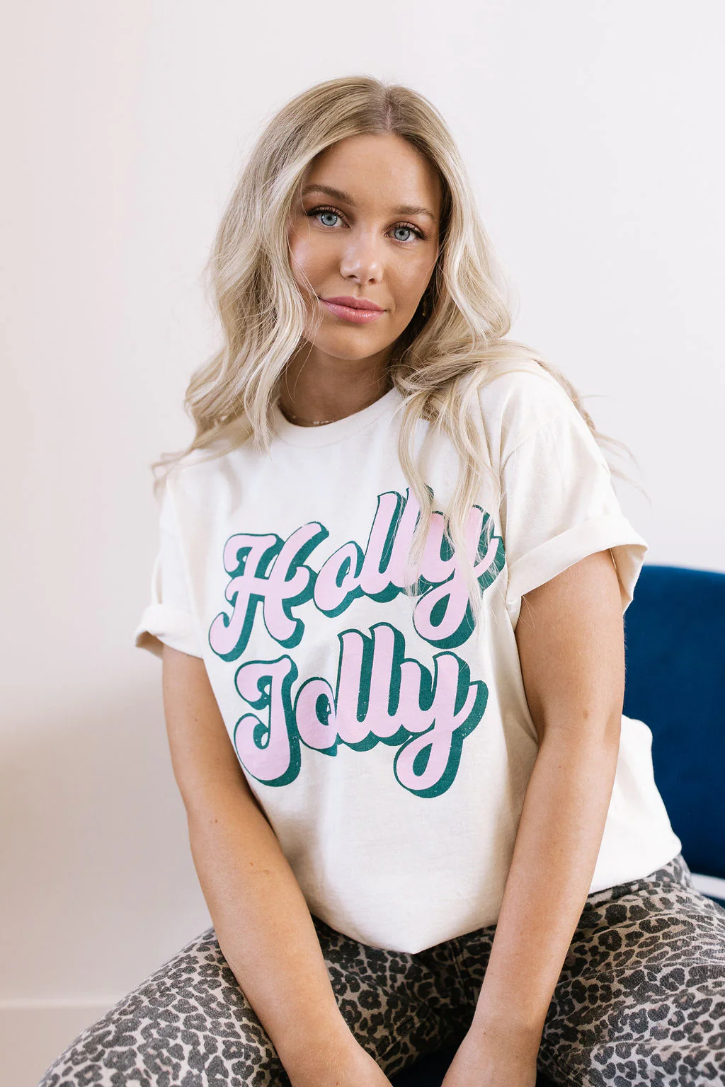 THE HOLLY JOLLY GRAPHIC TEE IN IVORY - Image 3