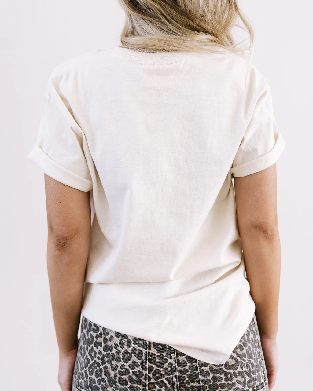 THE HOLLY JOLLY GRAPHIC TEE IN IVORY - Image 5