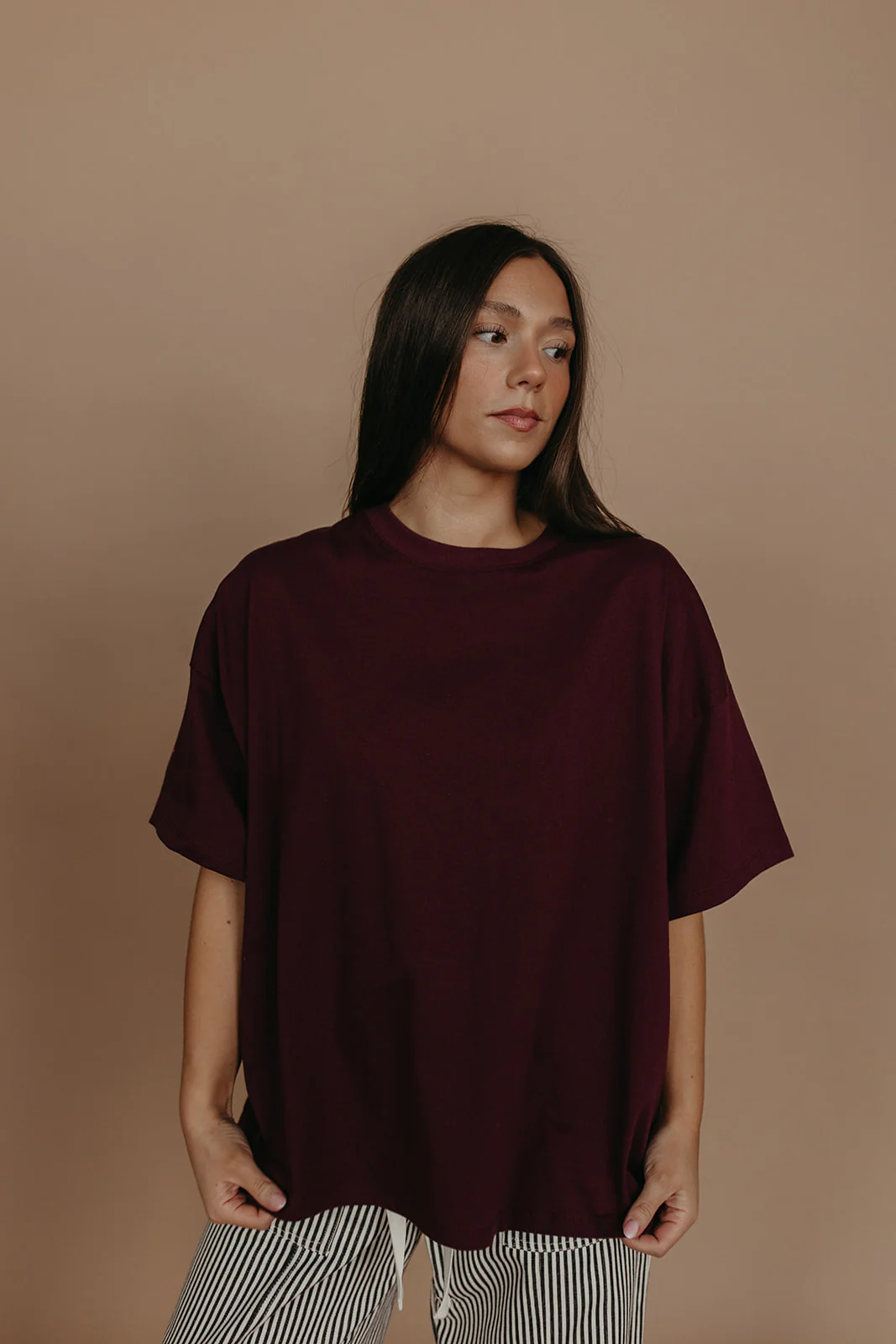 THE HUDSON CREW NECK TEE IN BURGUNDY - Image 6