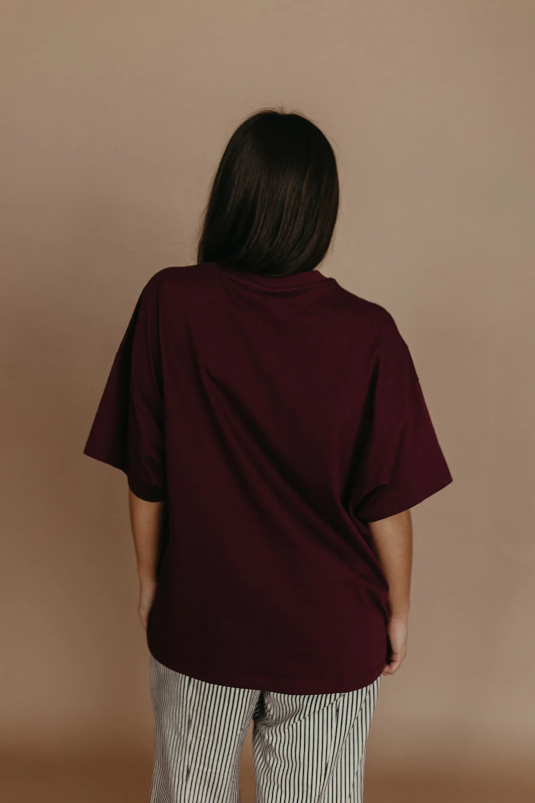 THE HUDSON CREW NECK TEE IN BURGUNDY - Image 7
