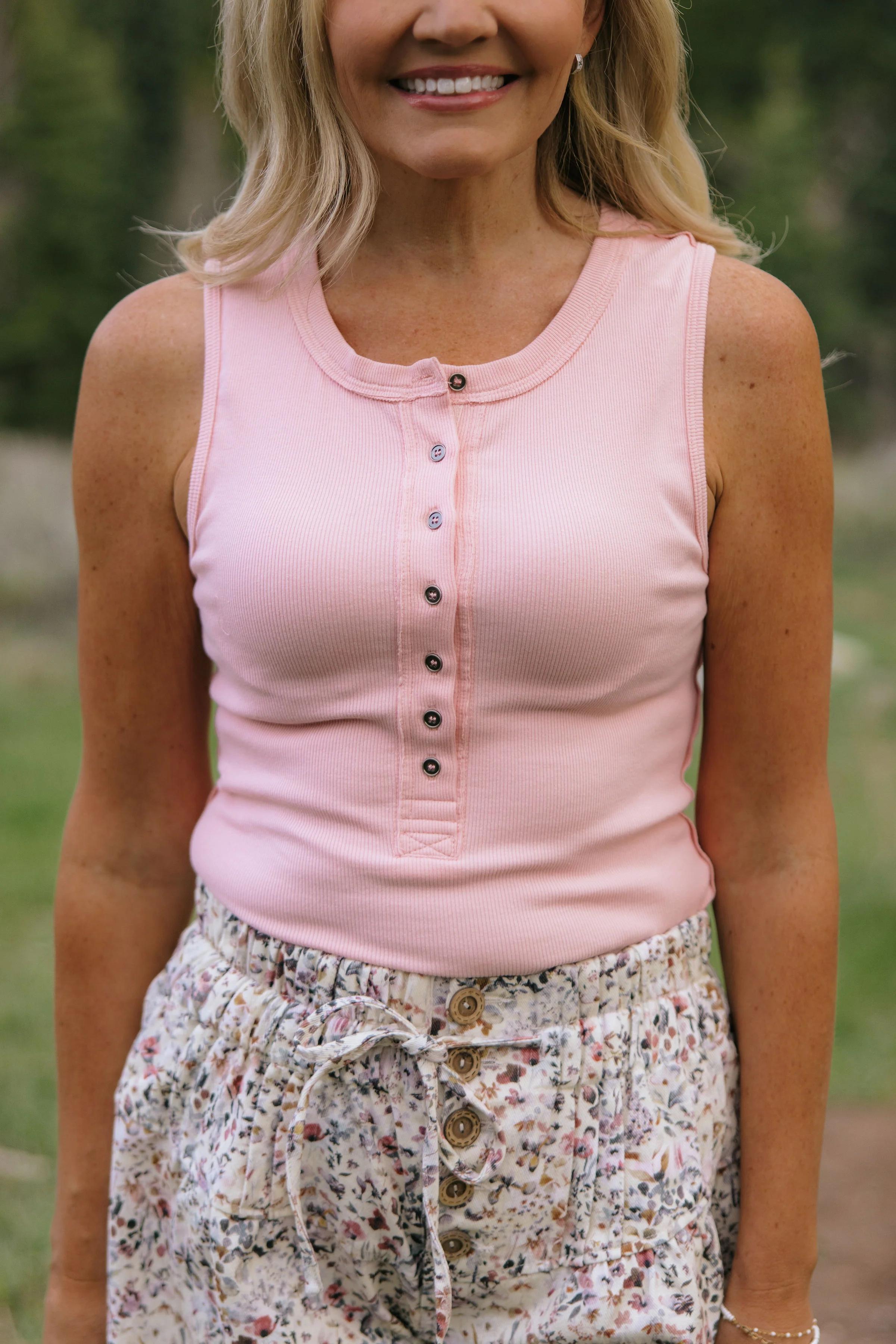THE ILIA RIBBED HENLEY TANK TOP IN PINK - Image 5