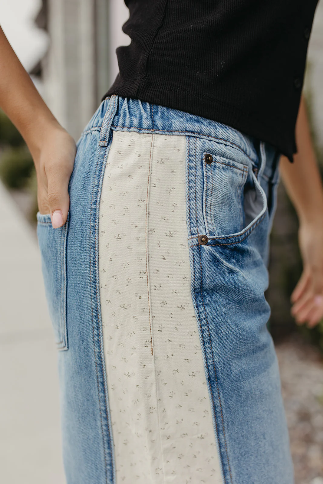 THE ISABELLA FLORAL PRINT BARREL JEANS - Image 5