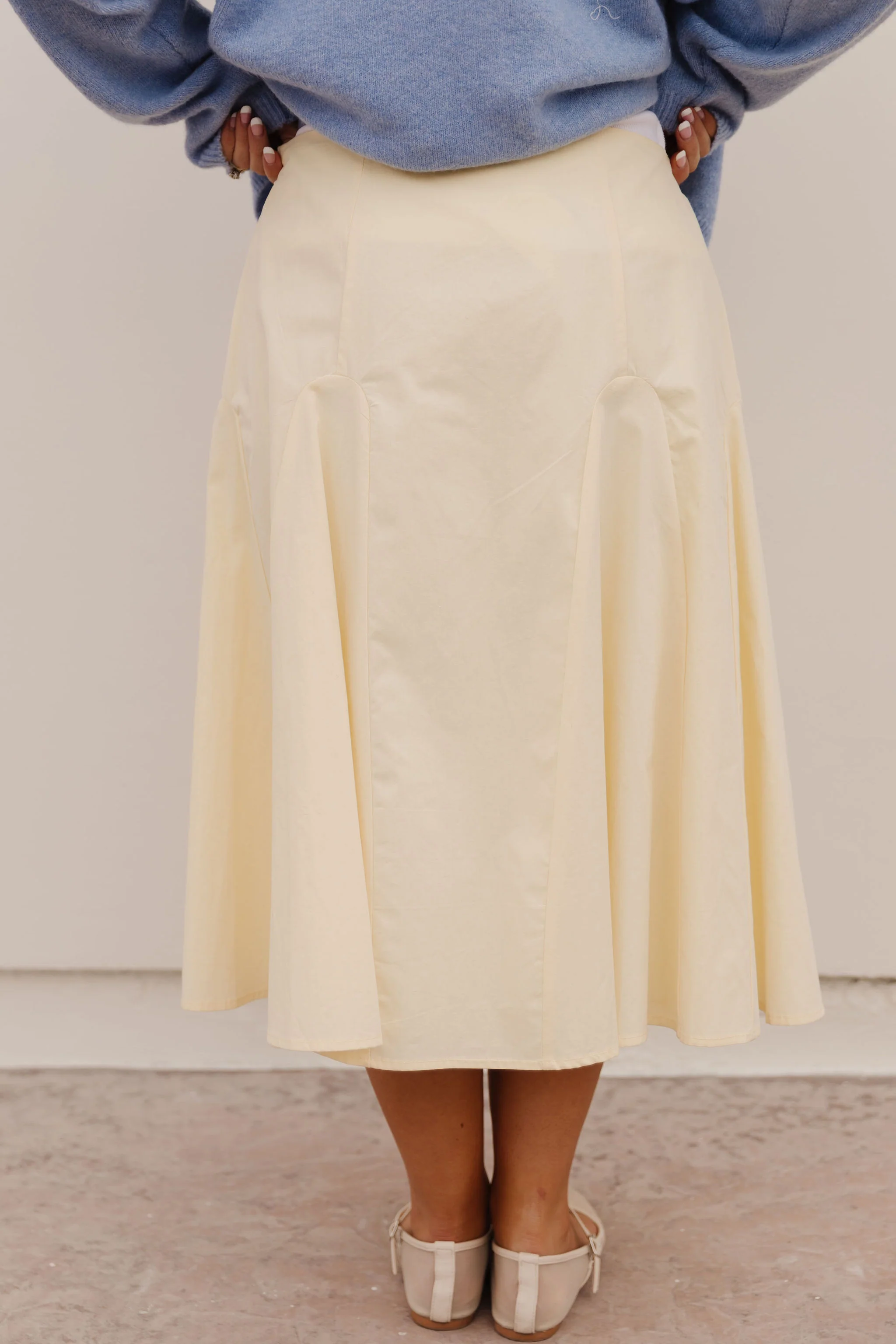 THE JANEE POPLIN MIDI SKIRT IN LEMON - Image 5