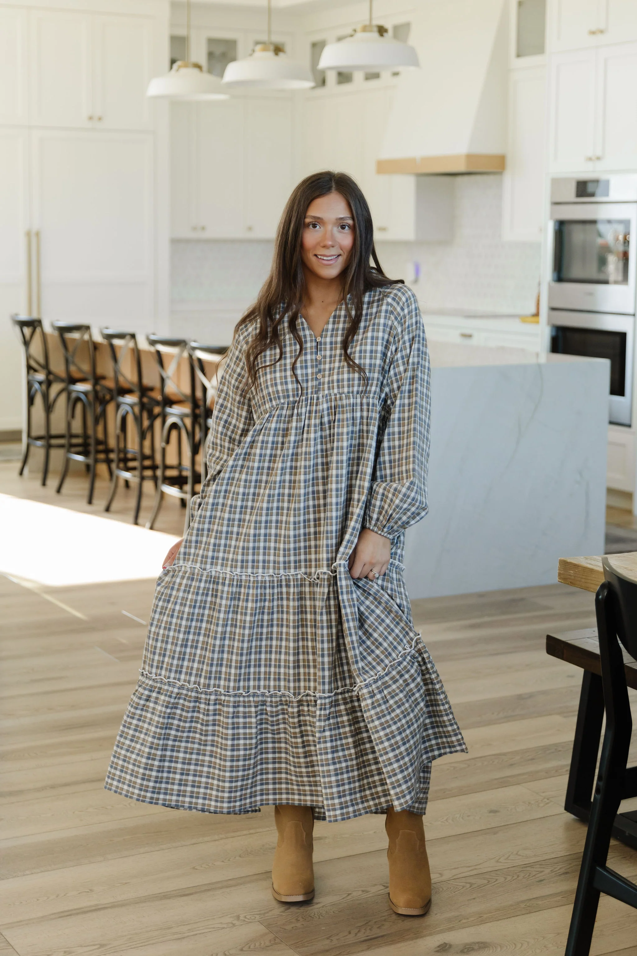 THE JANELLE PLAID MAXI DRESS IN GRAY - Image 4