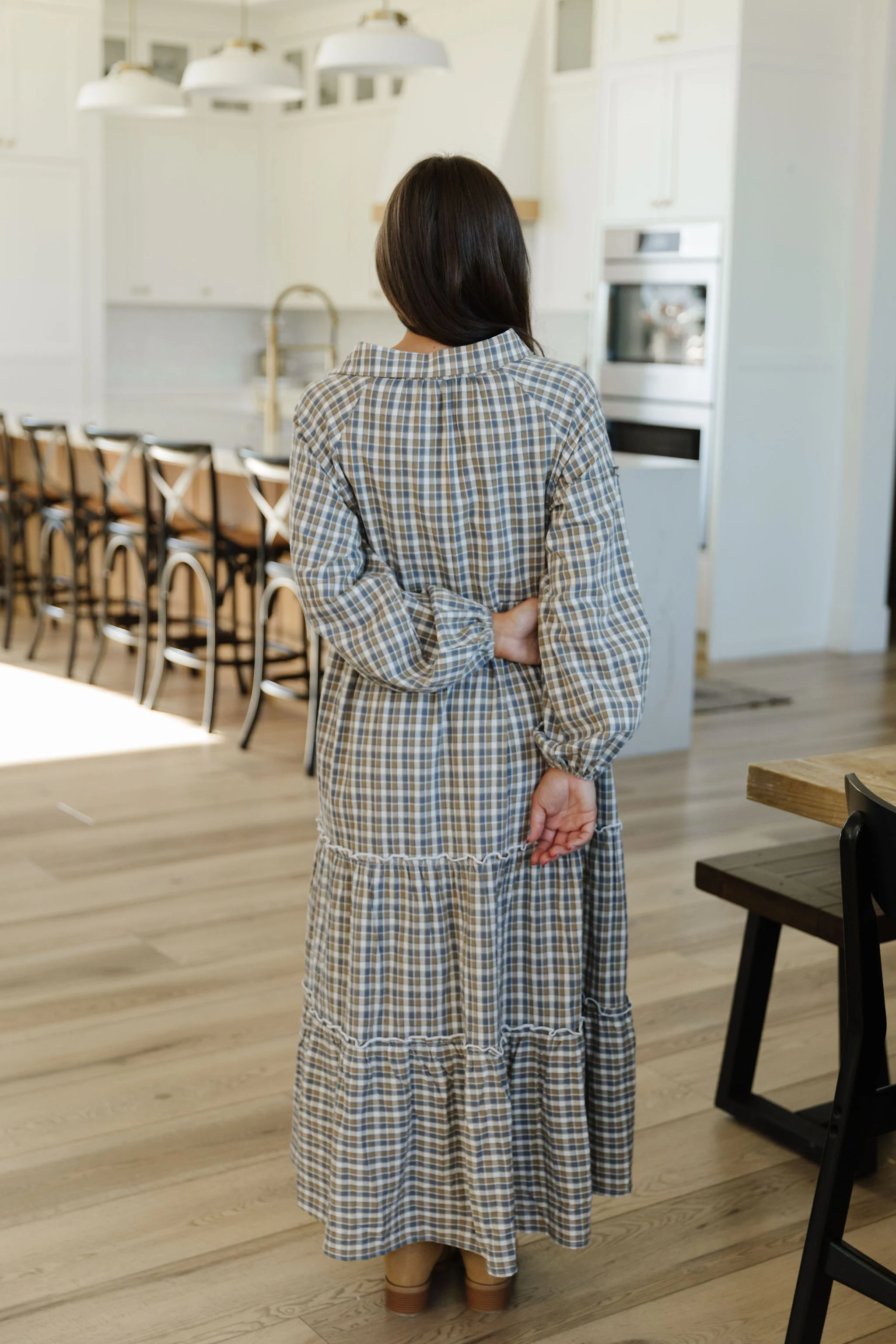 THE JANELLE PLAID MAXI DRESS IN GRAY - Image 5