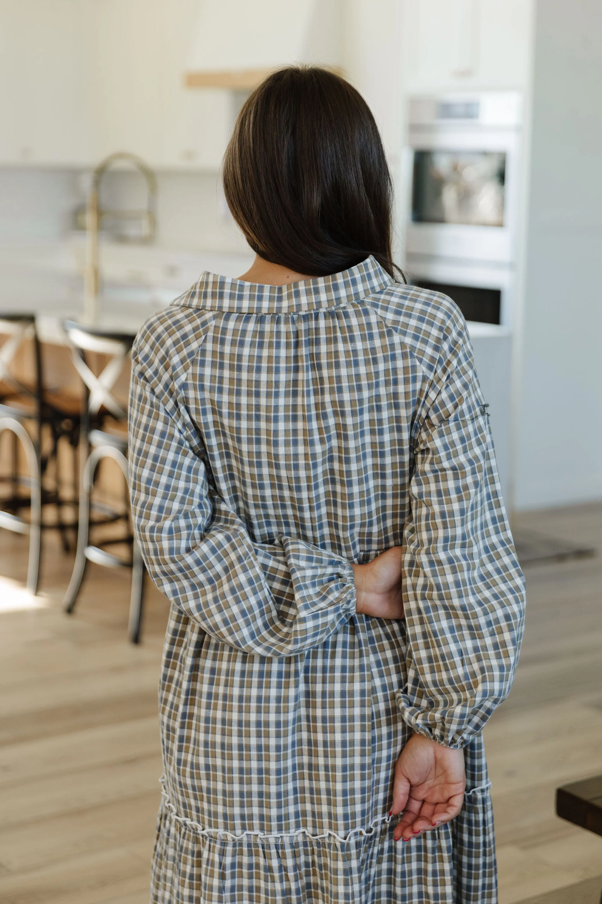 THE JANELLE PLAID MAXI DRESS IN GRAY - Image 8