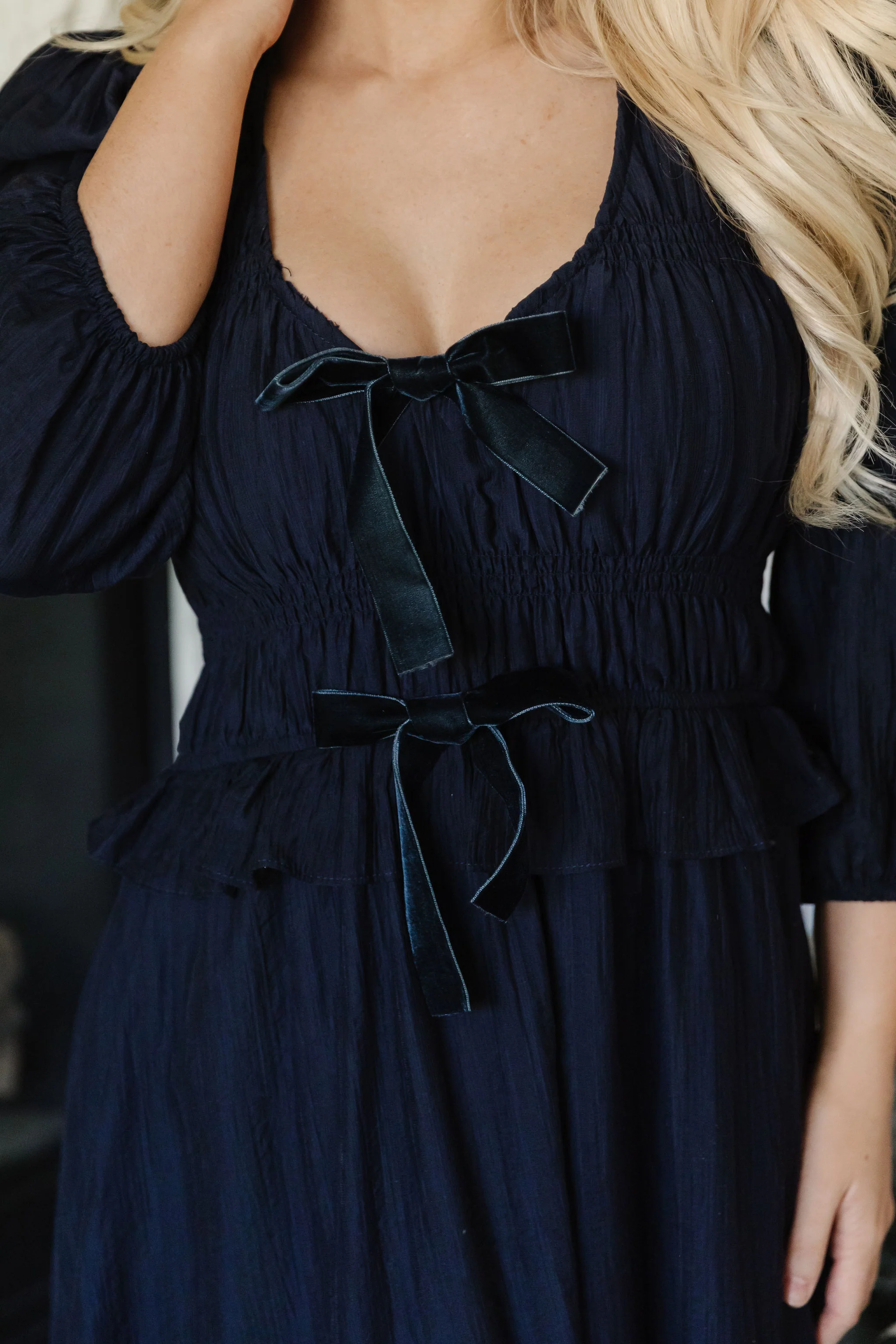 THE JENNIFER VELVET BOW DRESS IN NAVY - Image 4