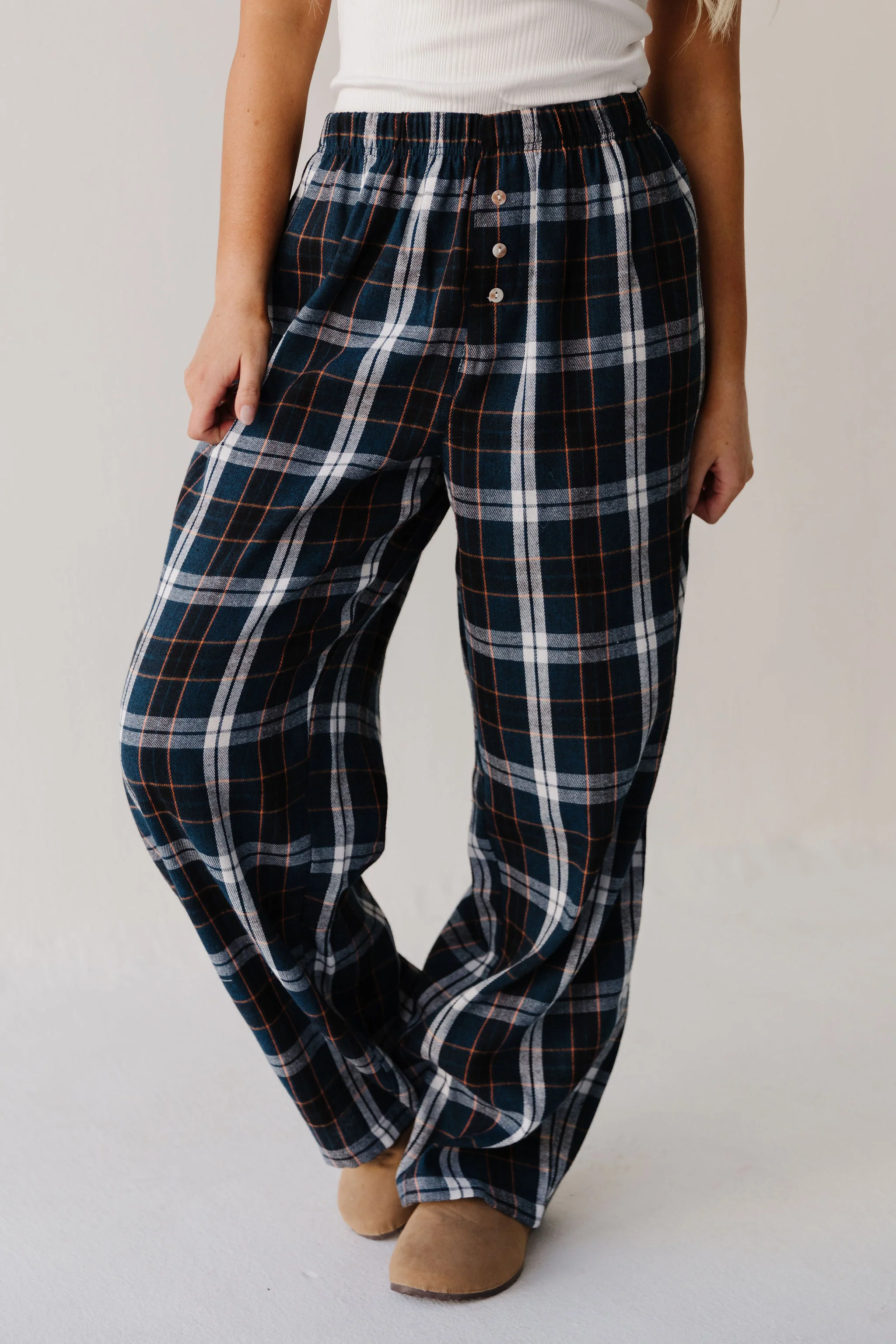 THE JORDY LOUNGE PANTS IN NAVY PLAID - Image 3