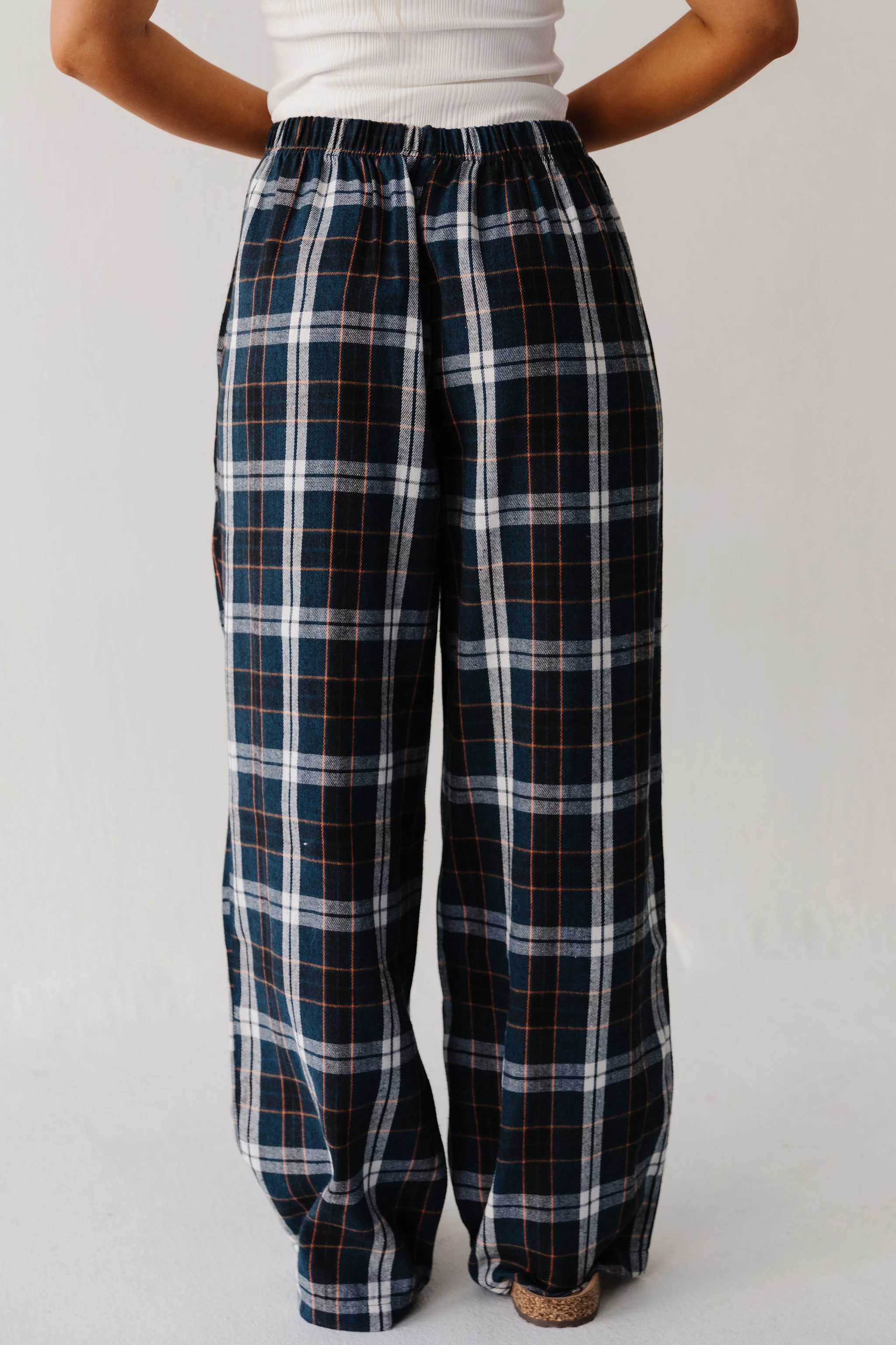 THE JORDY LOUNGE PANTS IN NAVY PLAID - Image 4