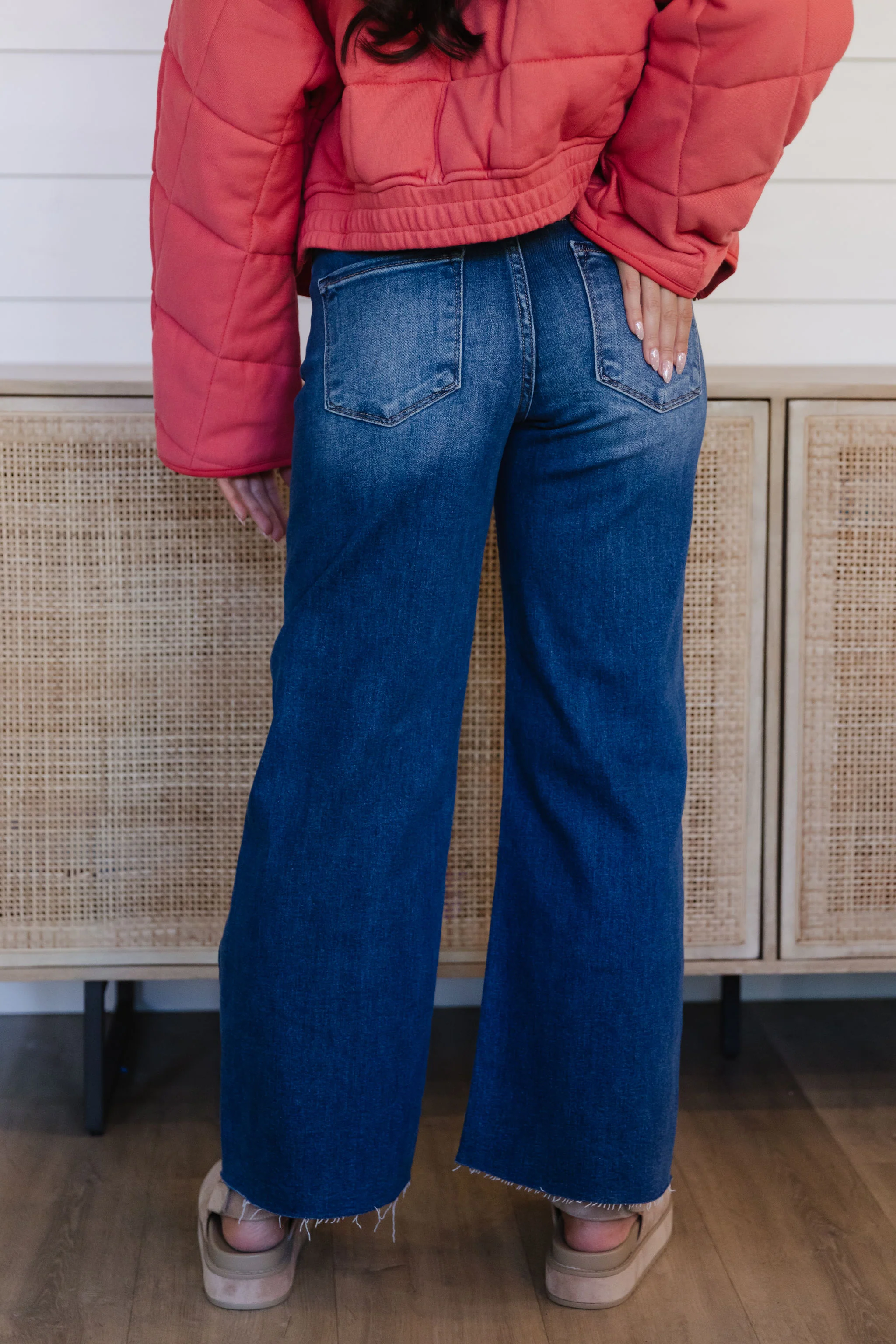 THE JULIA MID-RISE WIDE LEG JEANS IN DARK WASH - Image 5