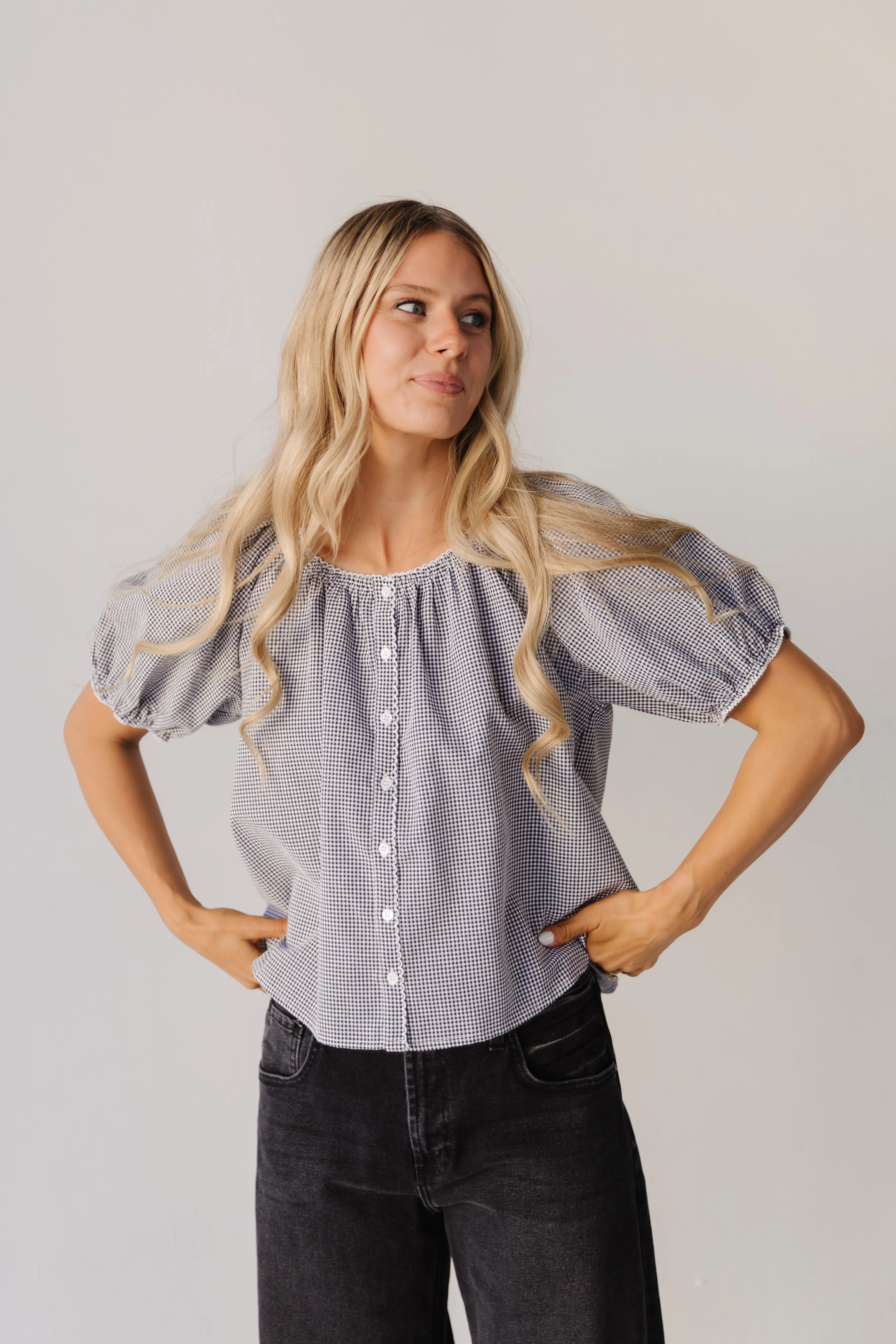 THE JUNIPER SCALLOP EDGE GINGHAM TOP IN BLACK - Image 4