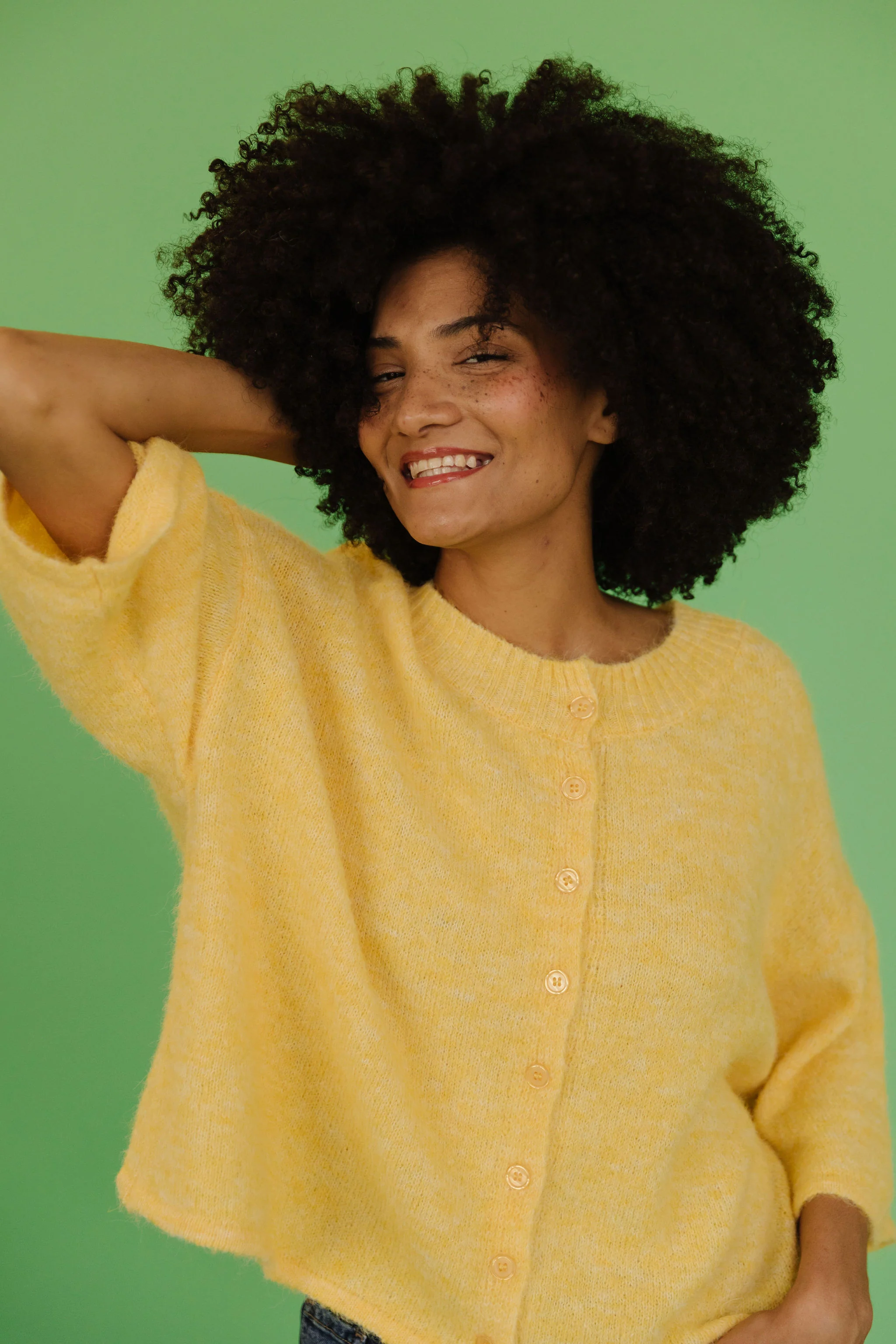 THE KATELYNN KNIT CARDIGAN IN YELLOW - Image 3