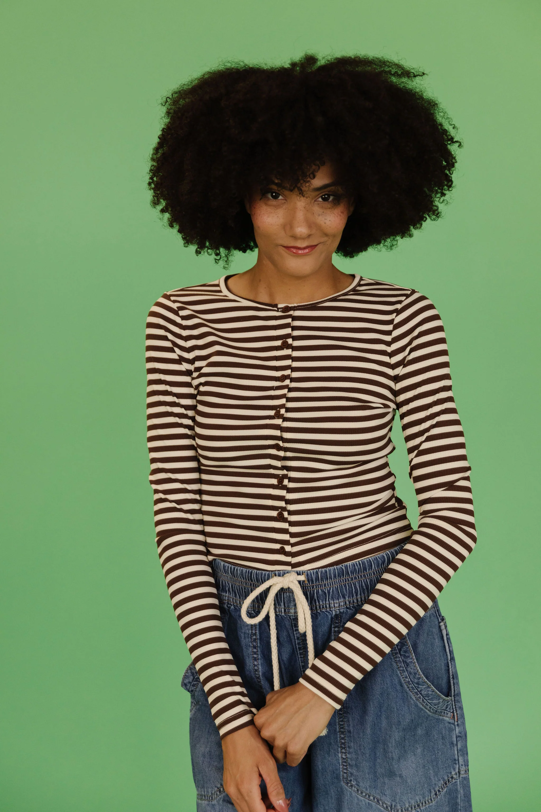 THE KELLY STRIPED TOP IN BROWN - Image 2