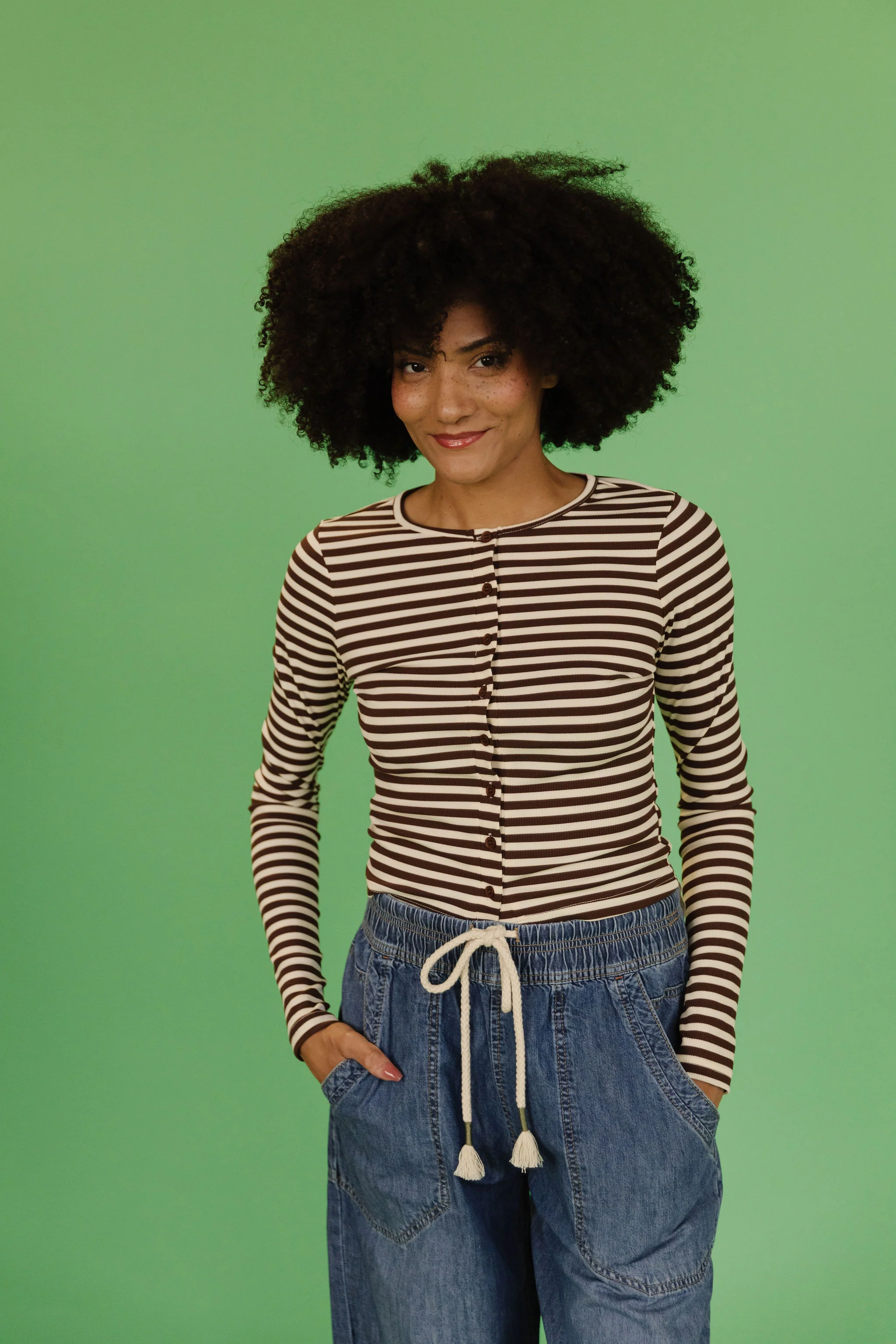 THE KELLY STRIPED TOP IN BROWN - Image 4