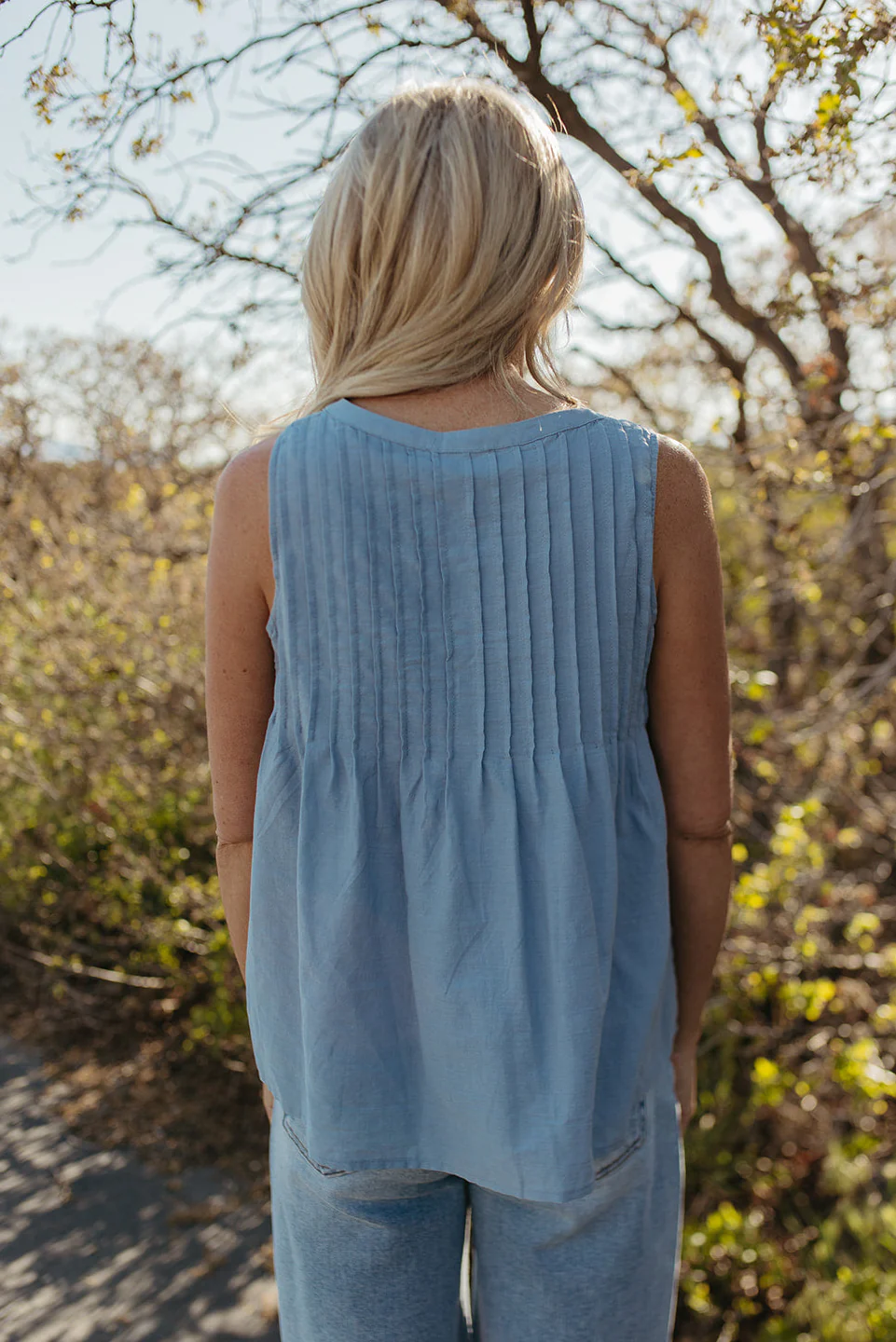 THE KINSLEY PINTUCK COTTON BLOUSE IN BLUE - Image 7