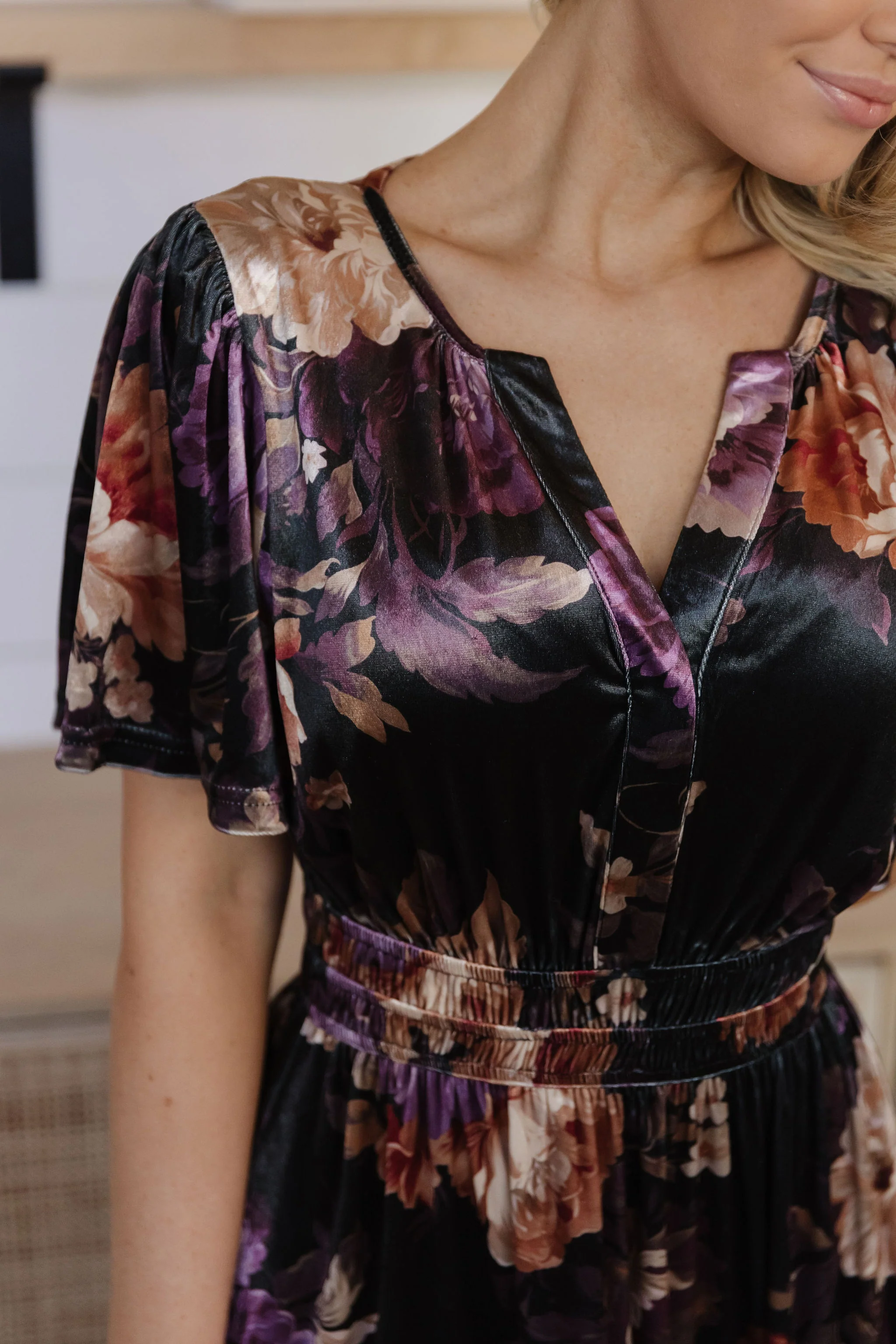 THE LAURA FLORAL PRINT VELVET DRESS IN BLACK - Image 5