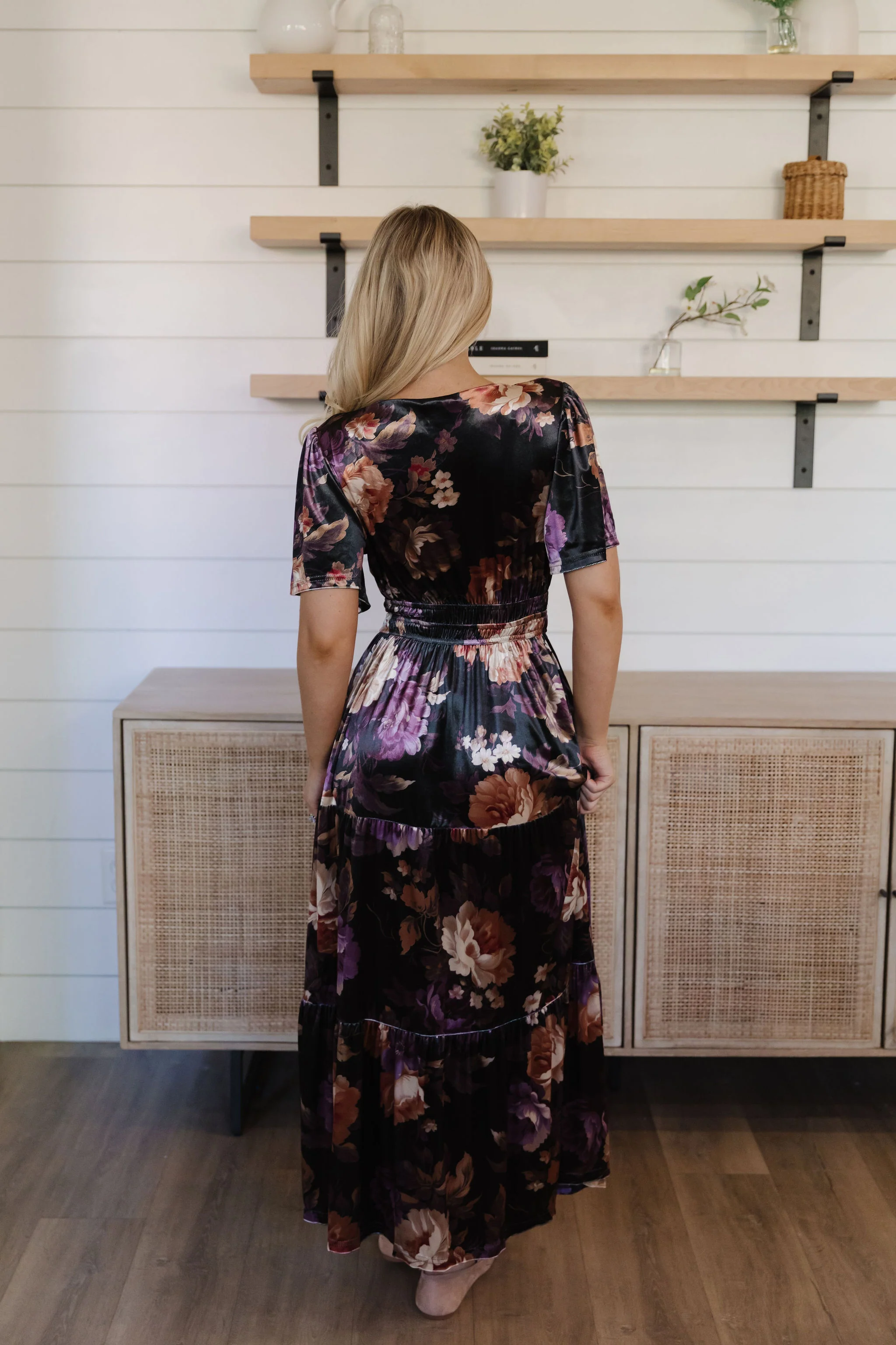 THE LAURA FLORAL PRINT VELVET DRESS IN BLACK - Image 7