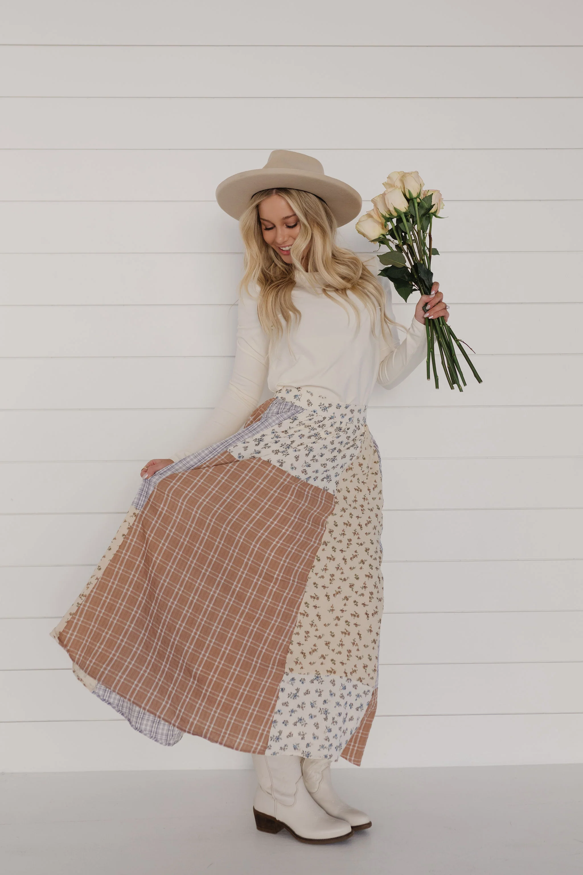 THE LAUREN CURVED HEM LONG SLEEVE TOP IN CREAM - Image 2