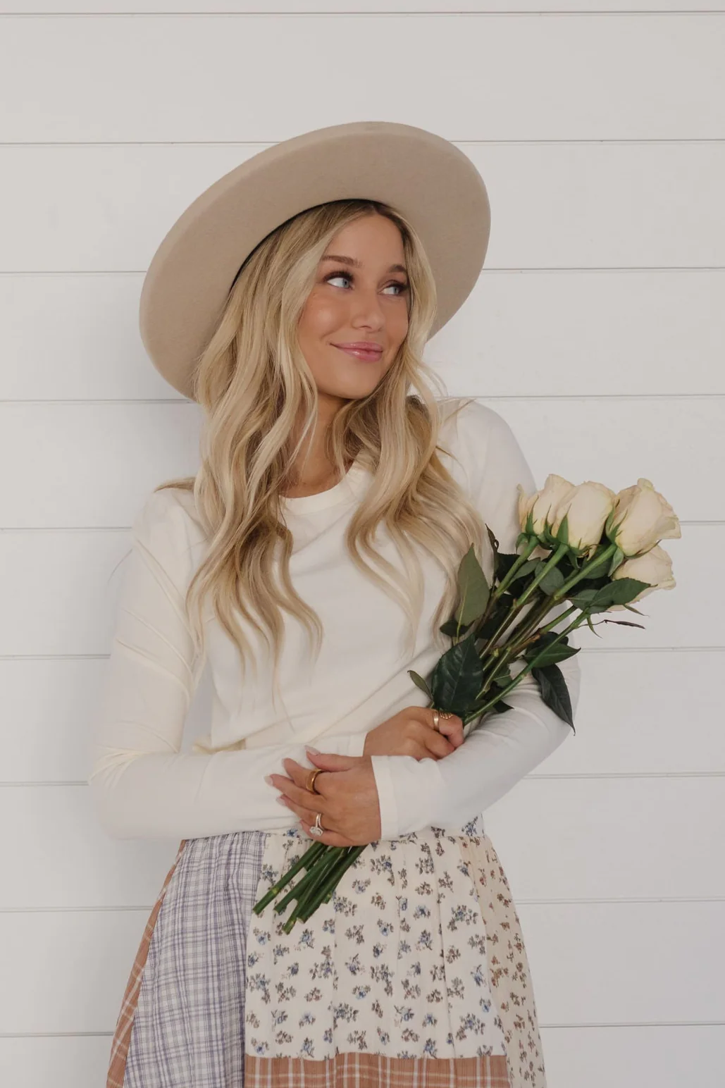 THE LAUREN CURVED HEM LONG SLEEVE TOP IN CREAM - Image 3