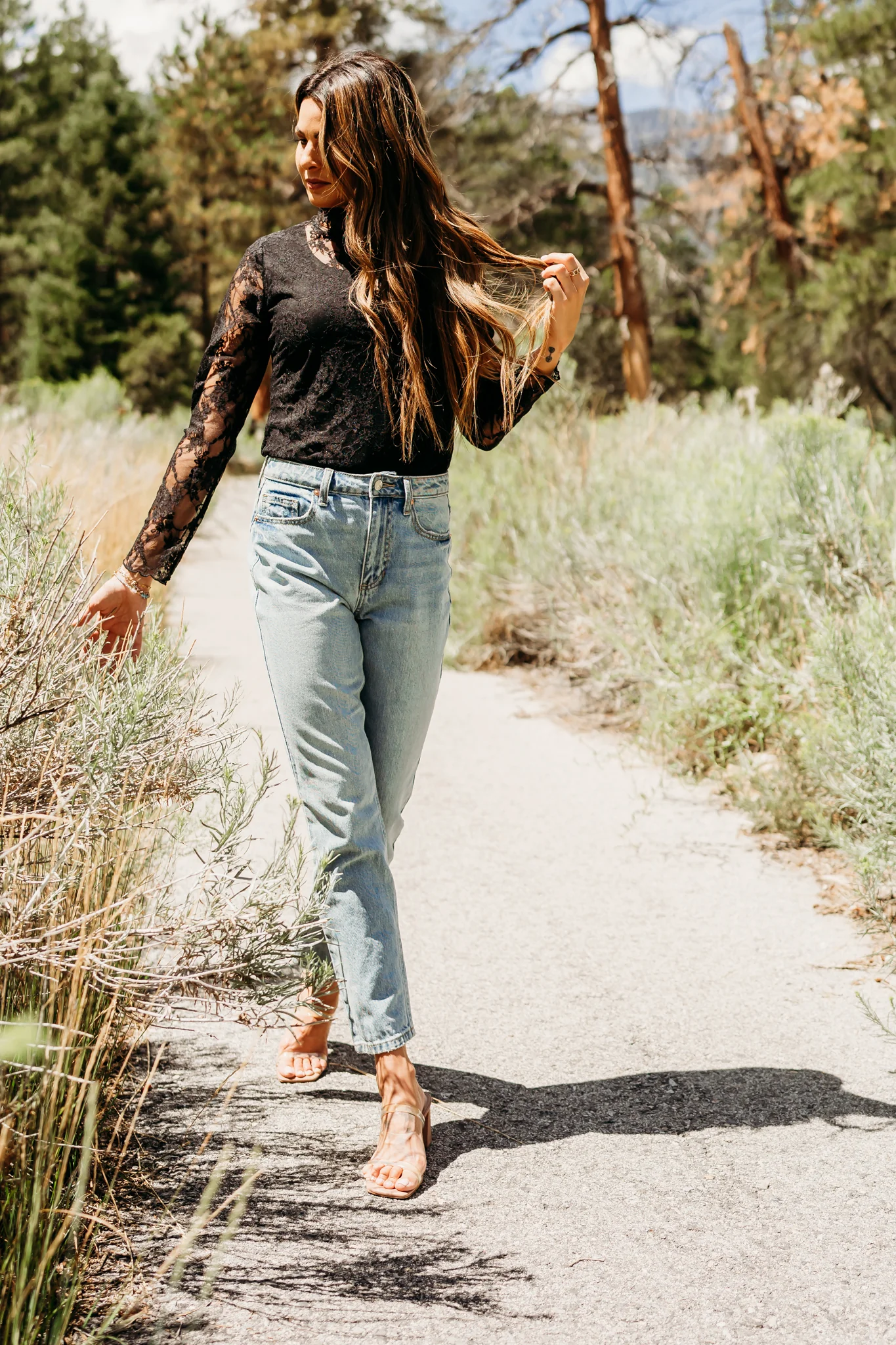THE LAYERING CAP SLEEVE TEE IN BLACK BY MIKAROSE - Image 4