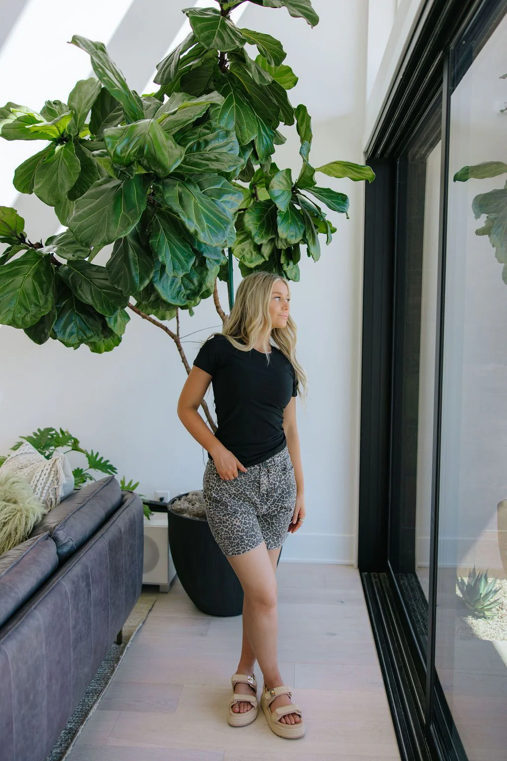 THE LAYTON RELAXED SHORTS IN LEOPARD - Image 3