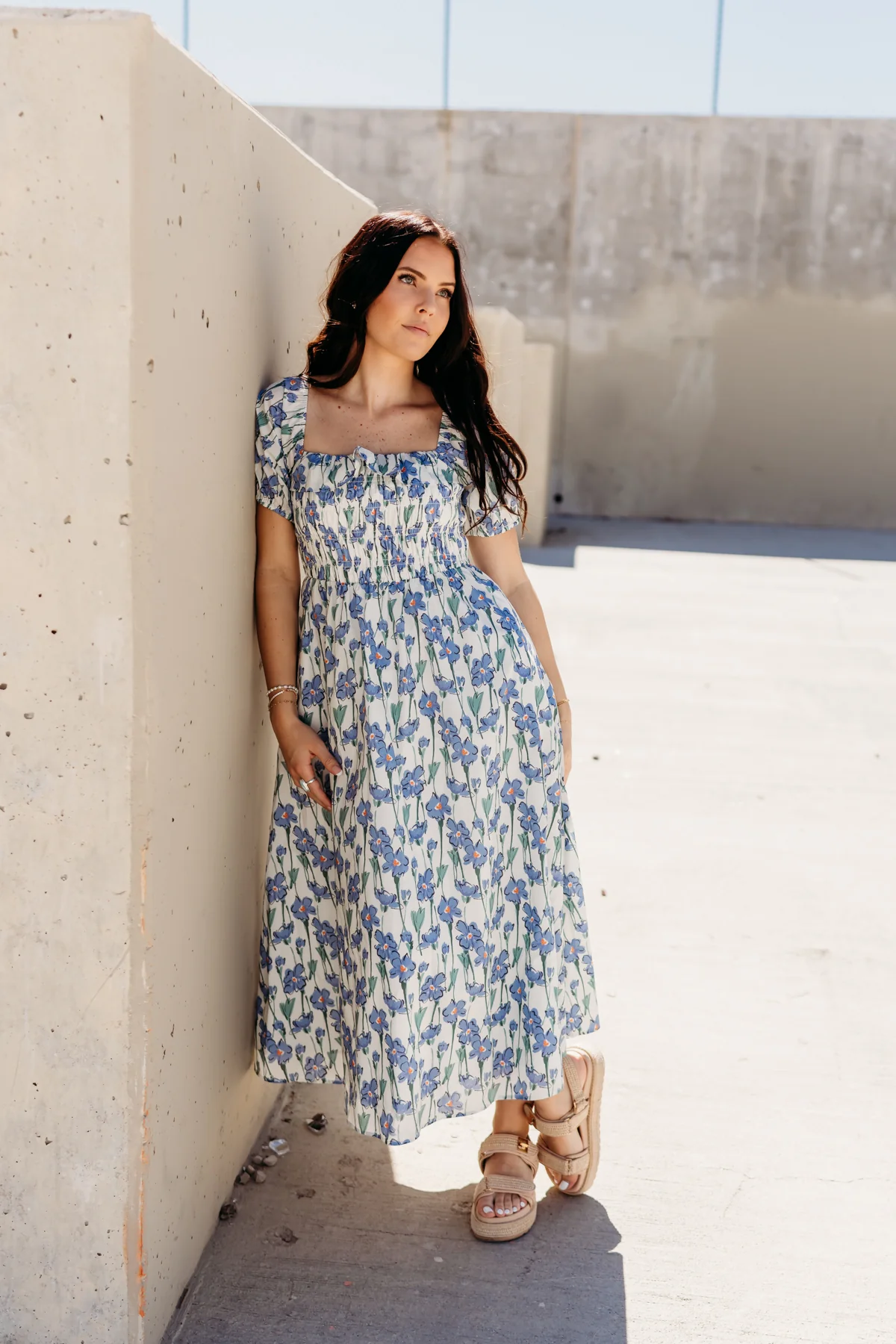 THE LEEANN FLORAL MIDI DRESS IN BLUE - Image 2