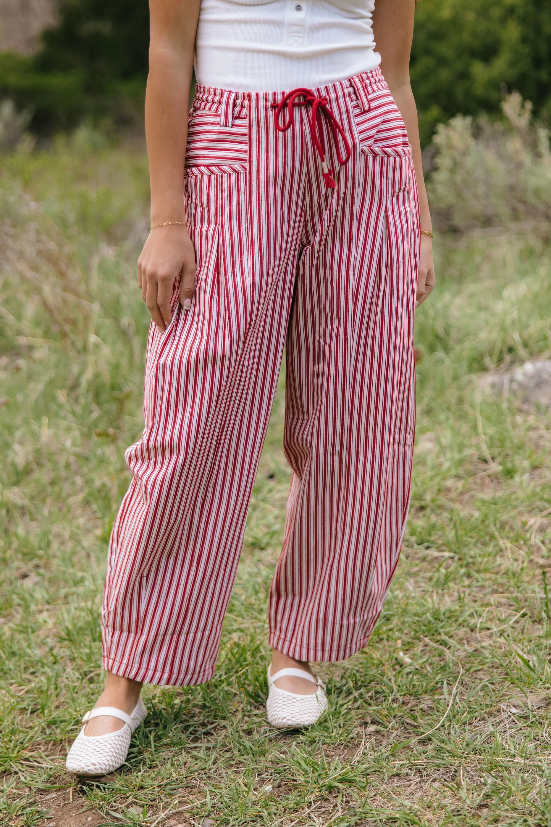 THE LENI STRIPED BARREL DENIM PANTS IN RED - Image 5