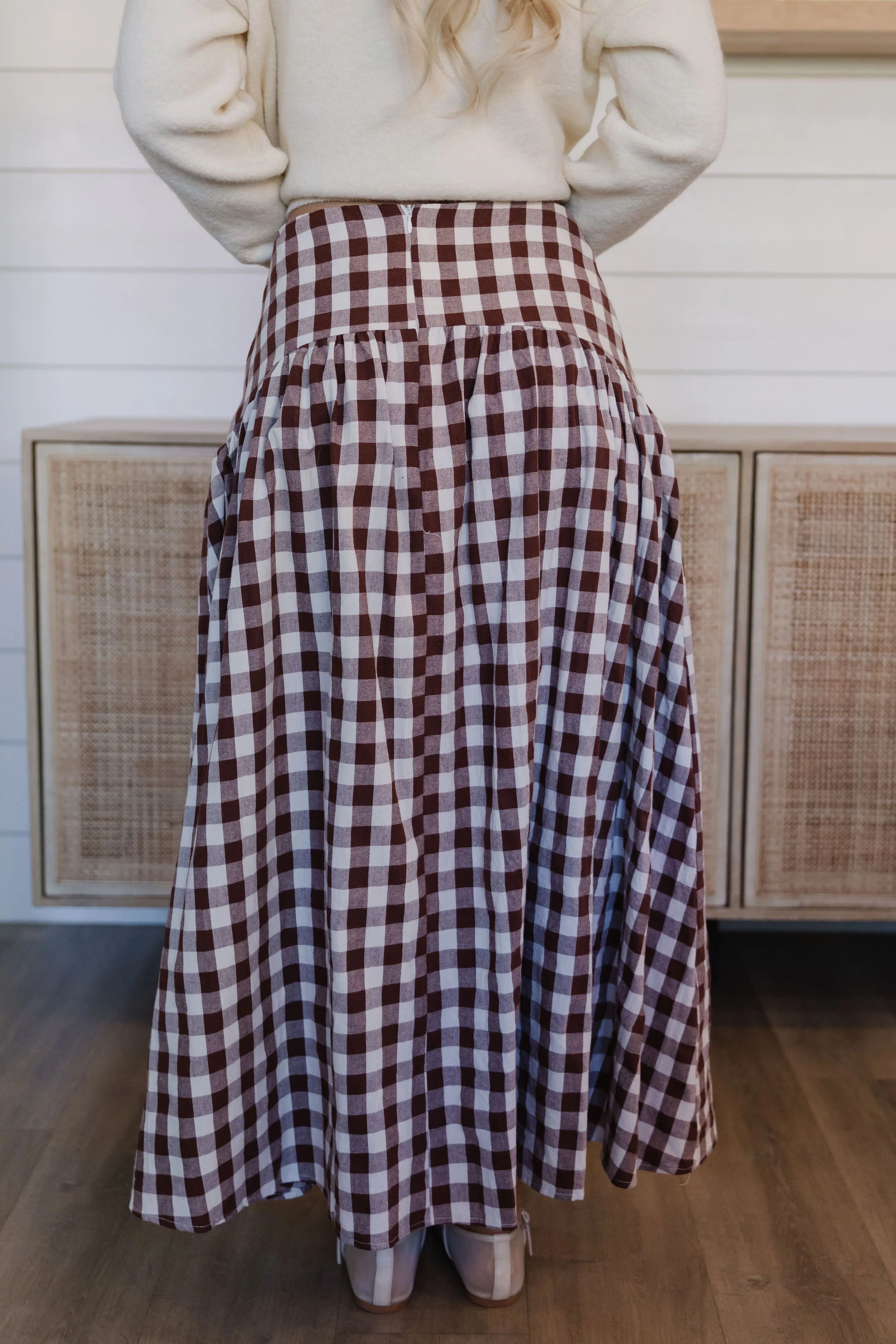 THE LESLIE GINGHAM FLARED SKIRT IN BROWN - Image 5