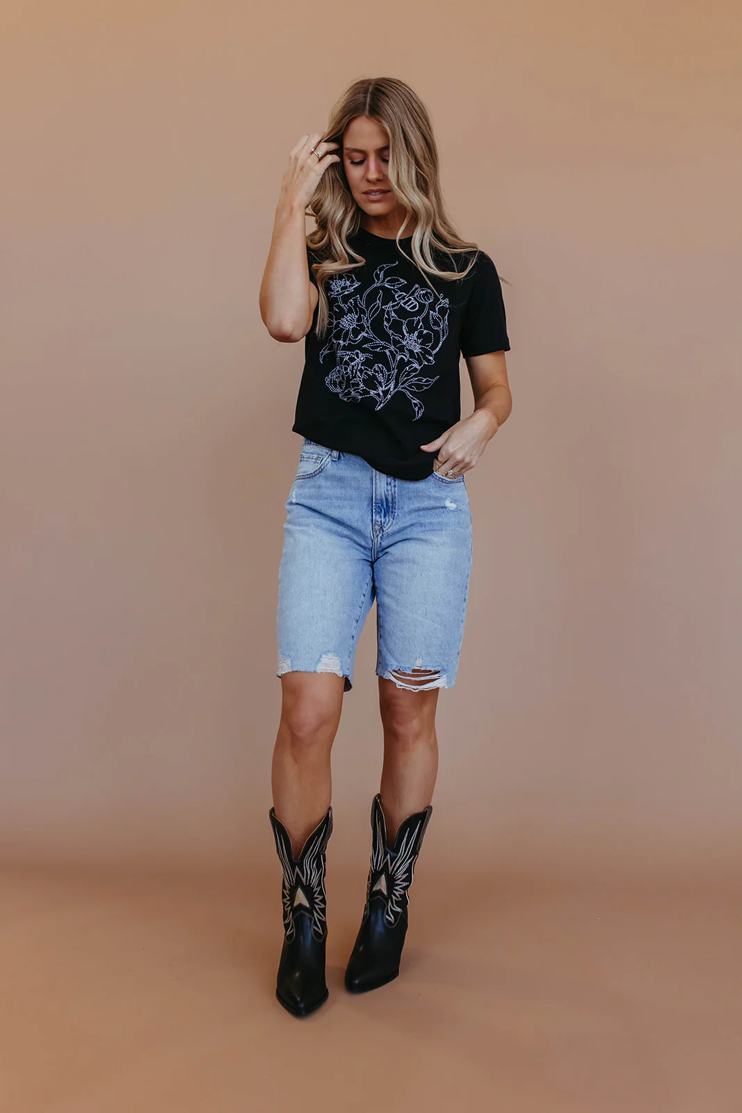 THE LILO HIGH RISE DISTRESSED BERMUDA SHORTS IN MEDIUM WASH - Image 18