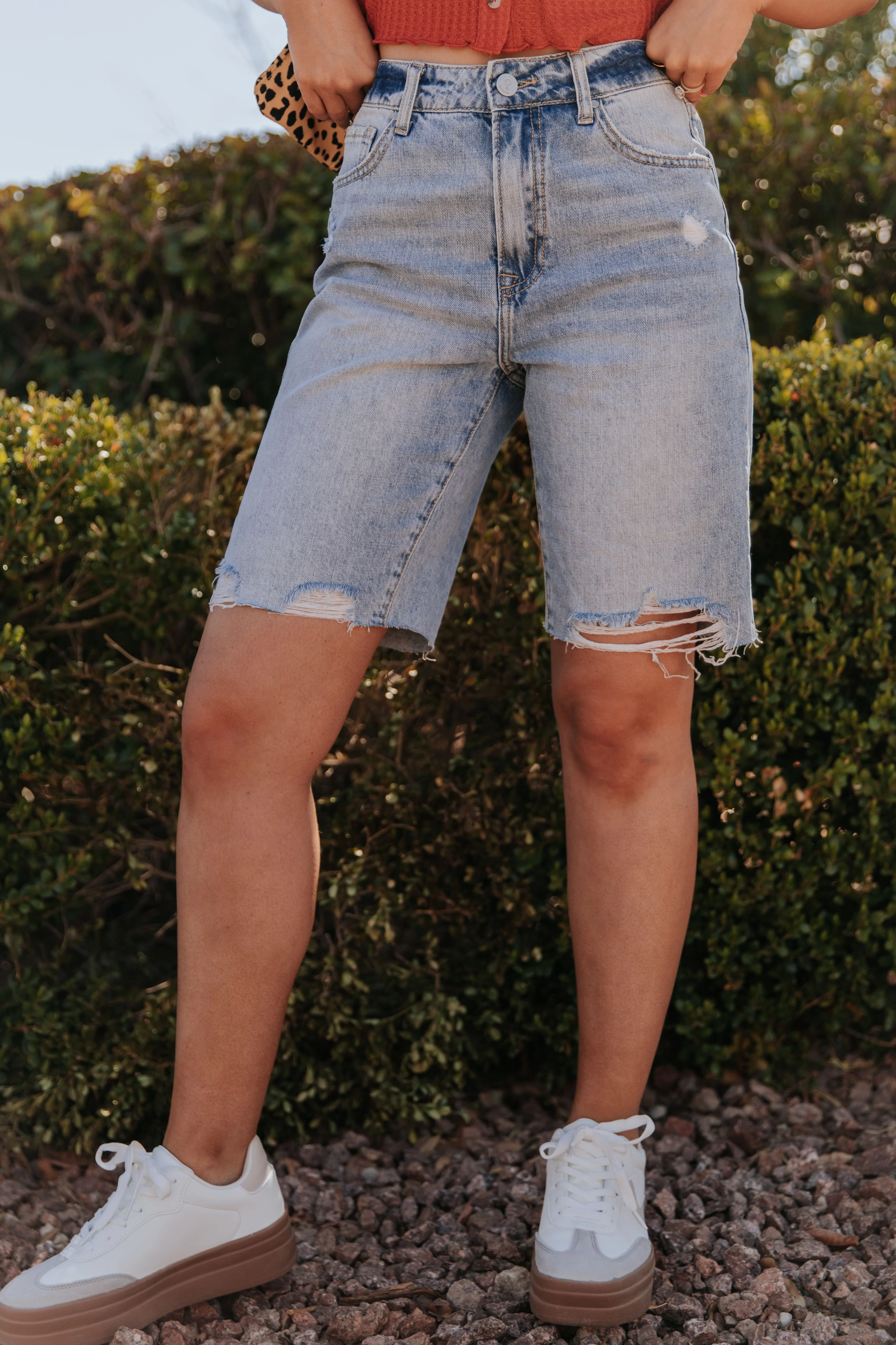 THE LILO HIGH RISE DISTRESSED BERMUDA SHORTS IN MEDIUM WASH - Image 5