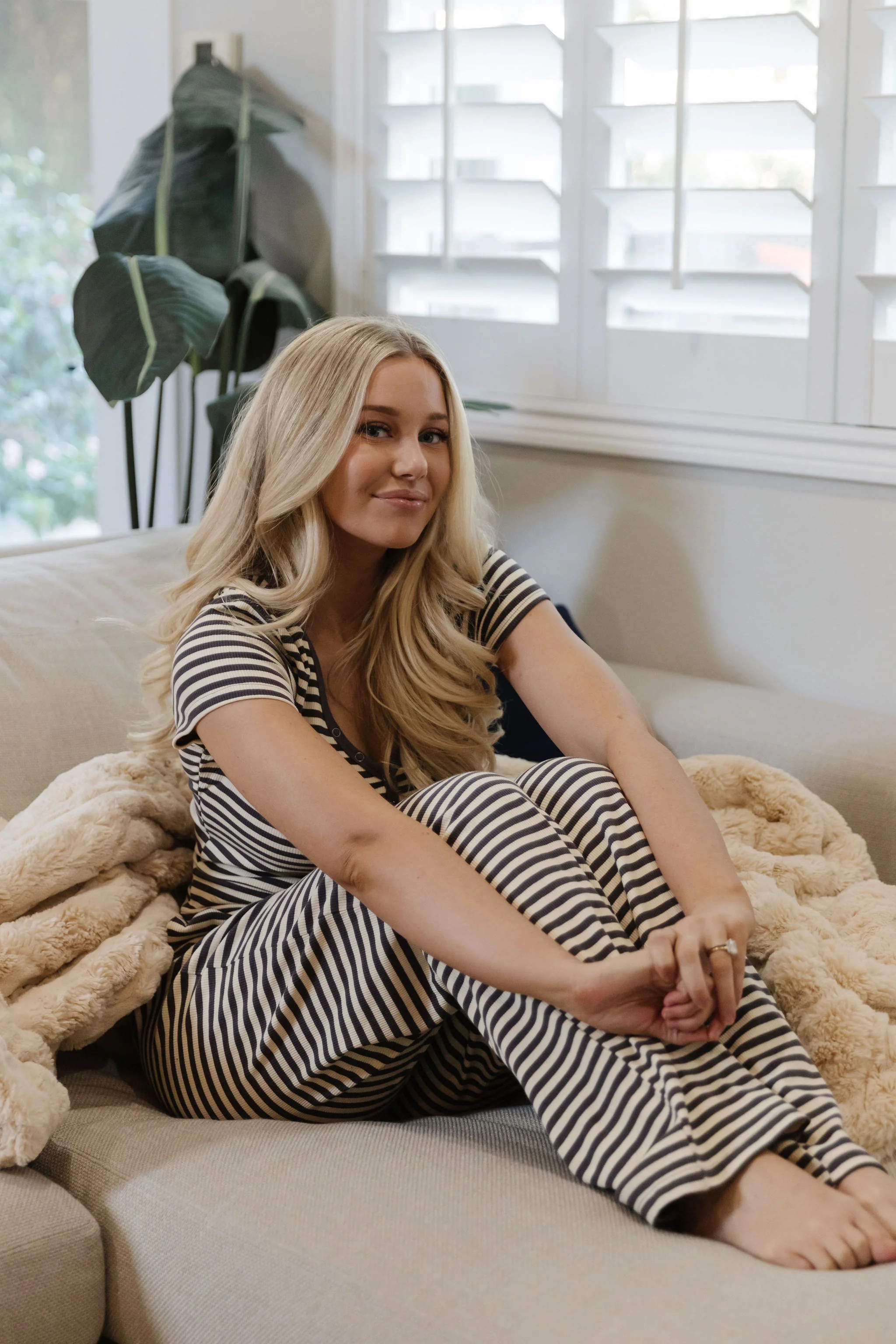 THE LORYN STRIPED PANTS IN CHARCOAL - Image 3