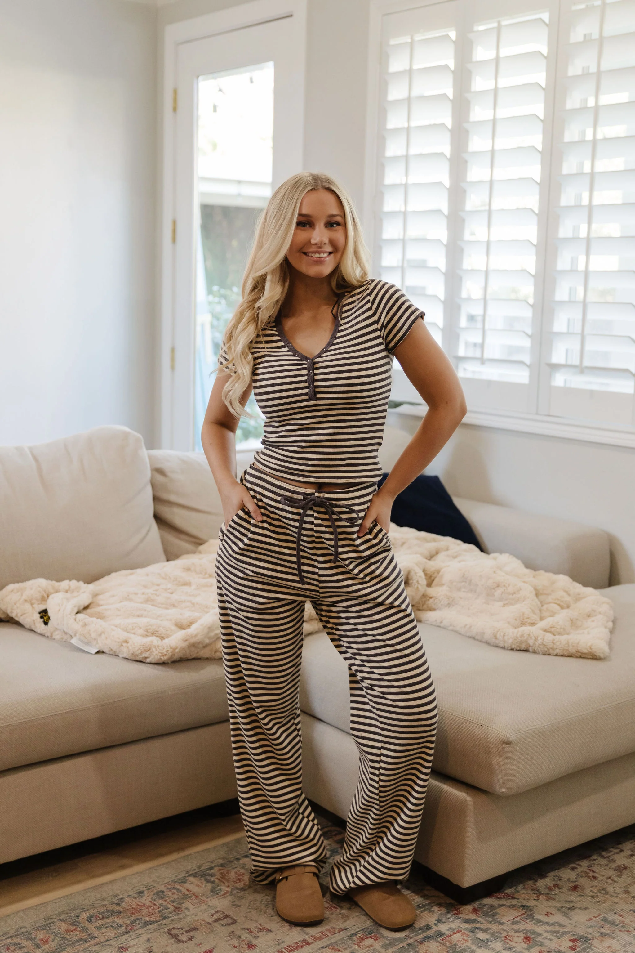 THE LORYN STRIPED PANTS IN CHARCOAL - Image 4