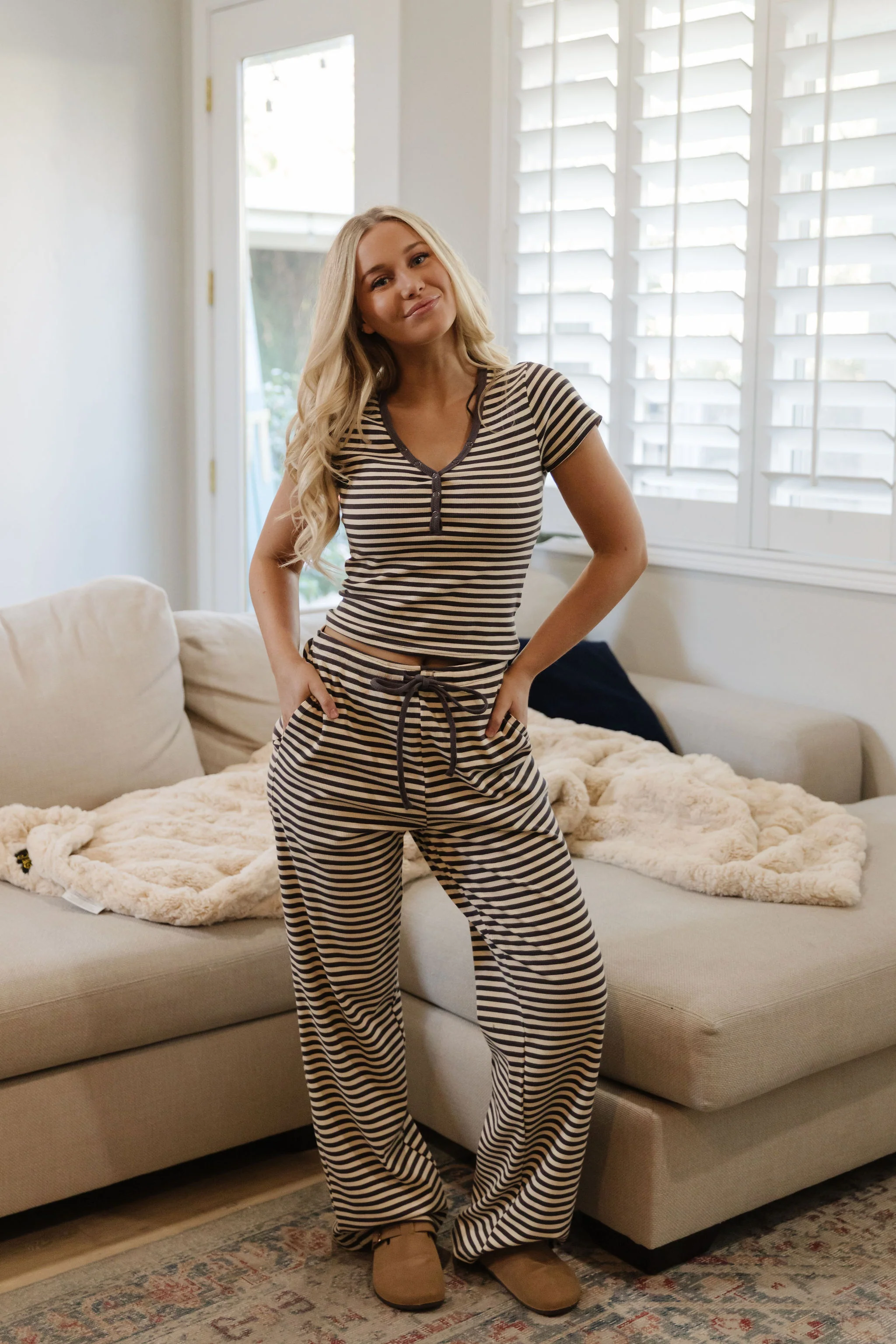 THE LORYN STRIPED PANTS IN CHARCOAL - Image 5