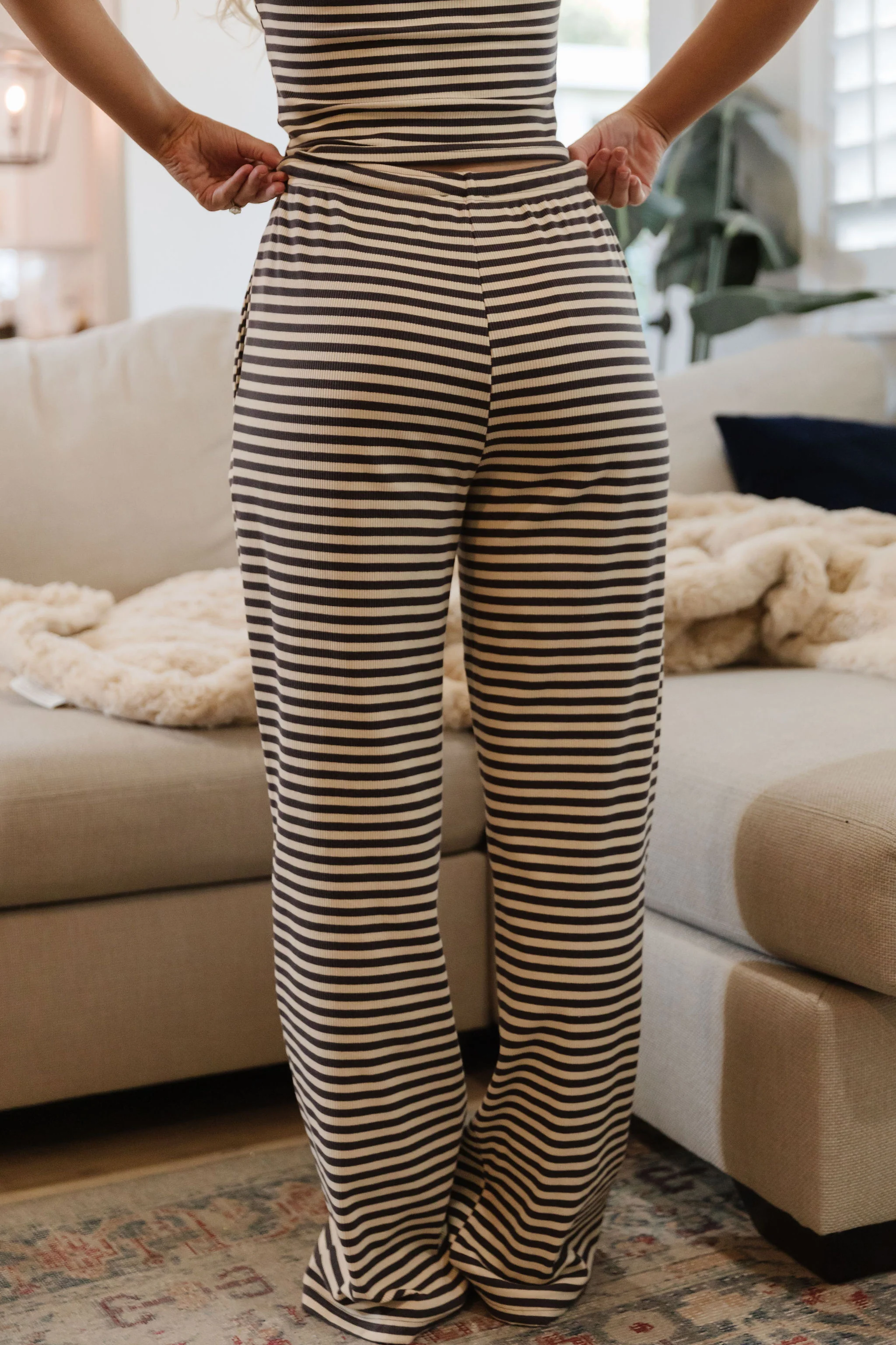 THE LORYN STRIPED PANTS IN CHARCOAL - Image 6